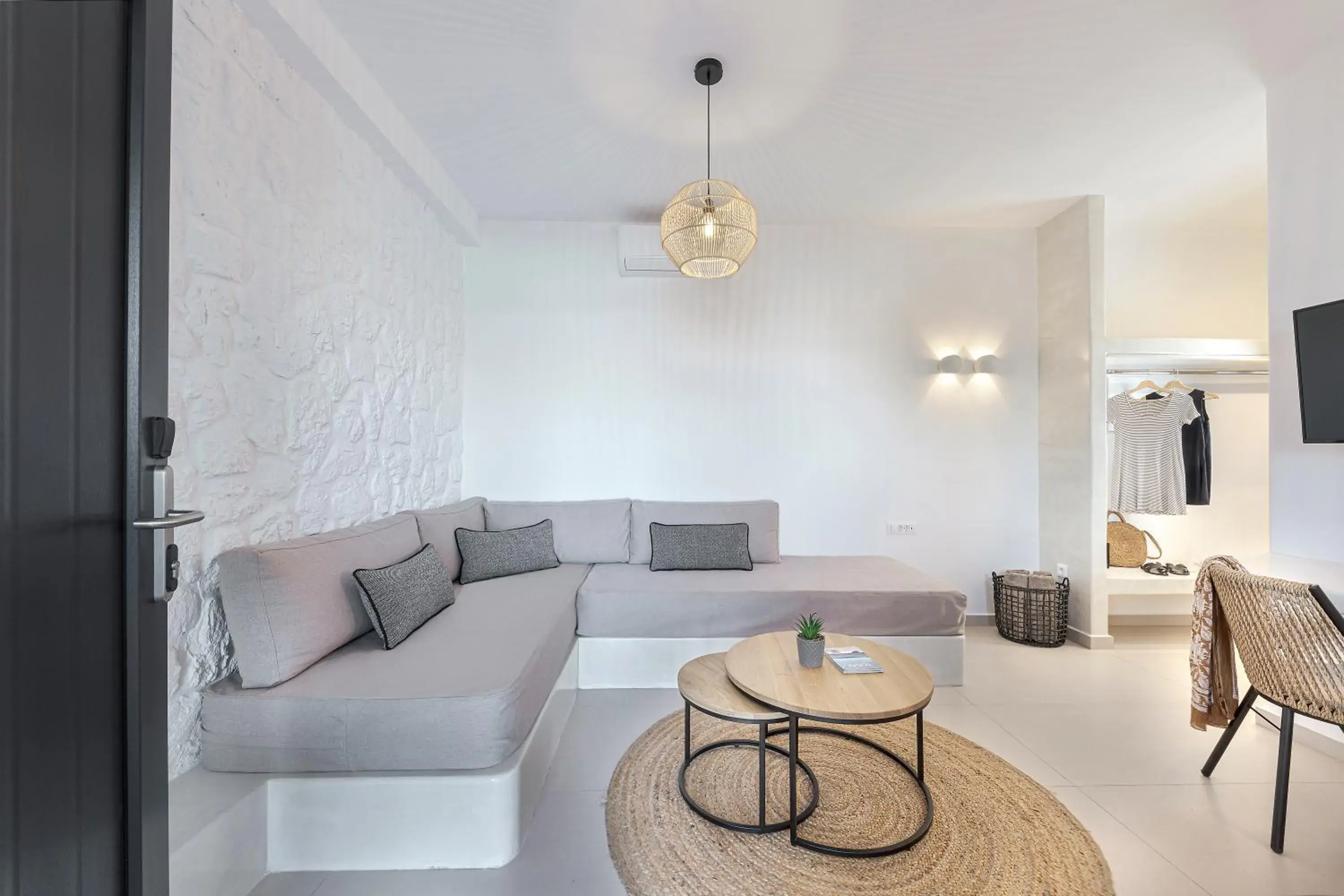 Junior Suite with Pool View in Onyx Hotel & Suites Junior Suite with Pool View in Onyx Hotel & Suites