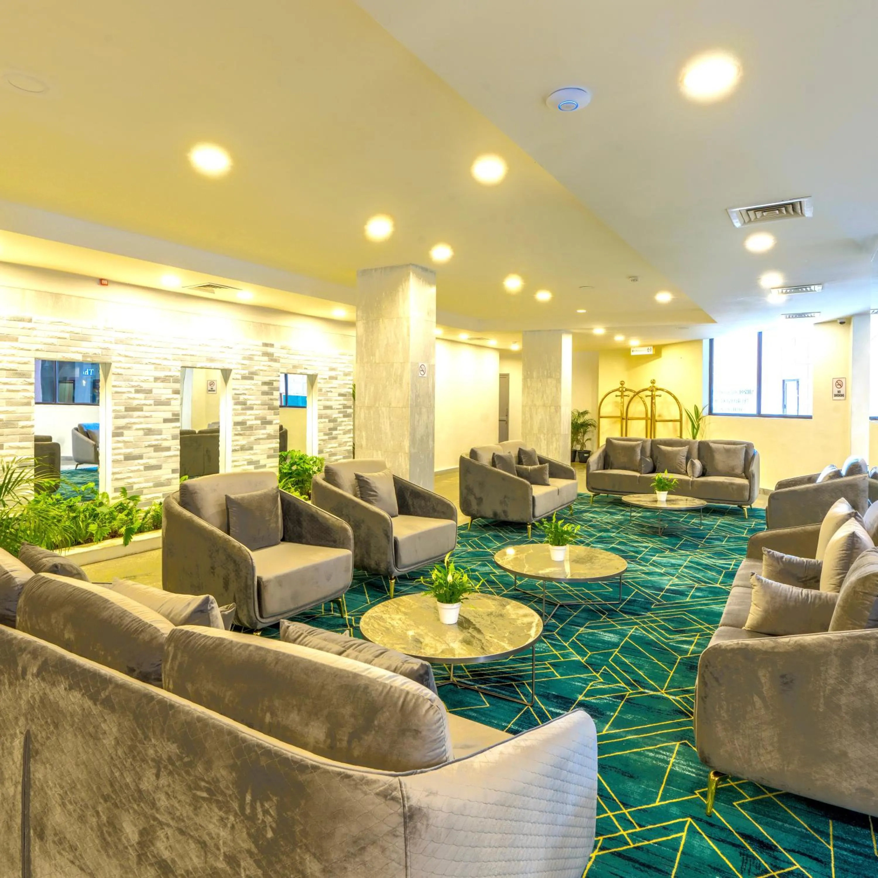 Lobby or reception in Manhattan Business Hotel, Male