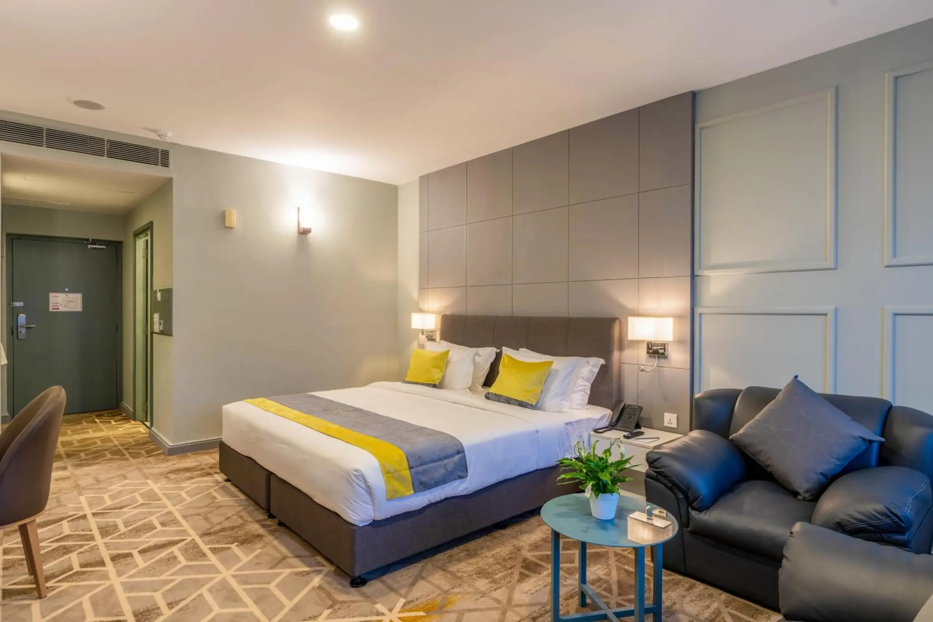 Bed in Manhattan Business Hotel, Male Bed in Manhattan Business Hotel, Male