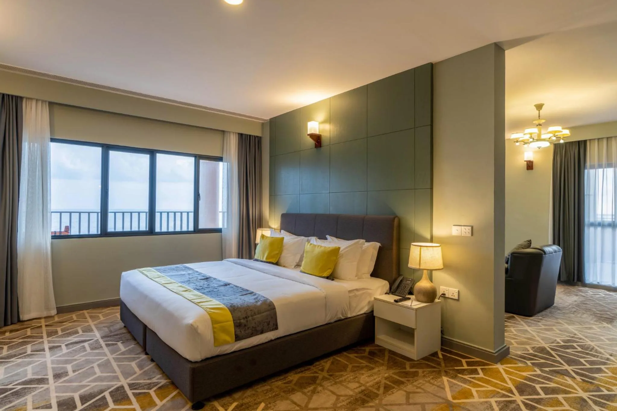 Bedroom, Bed in Manhattan Business Hotel, Male