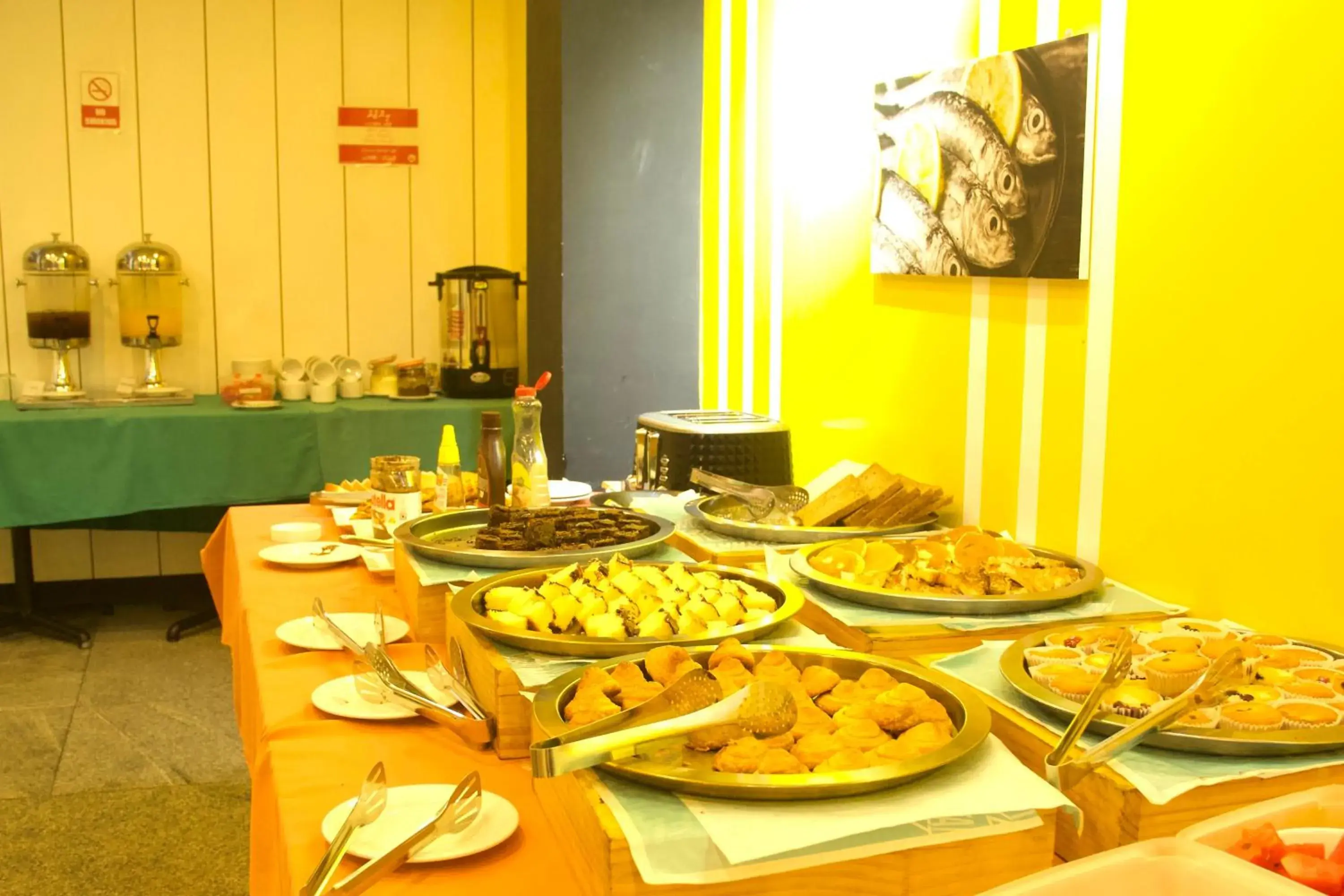 Food and drinks in Manhattan Business Hotel, Male Food and drinks in Manhattan Business Hotel, Male