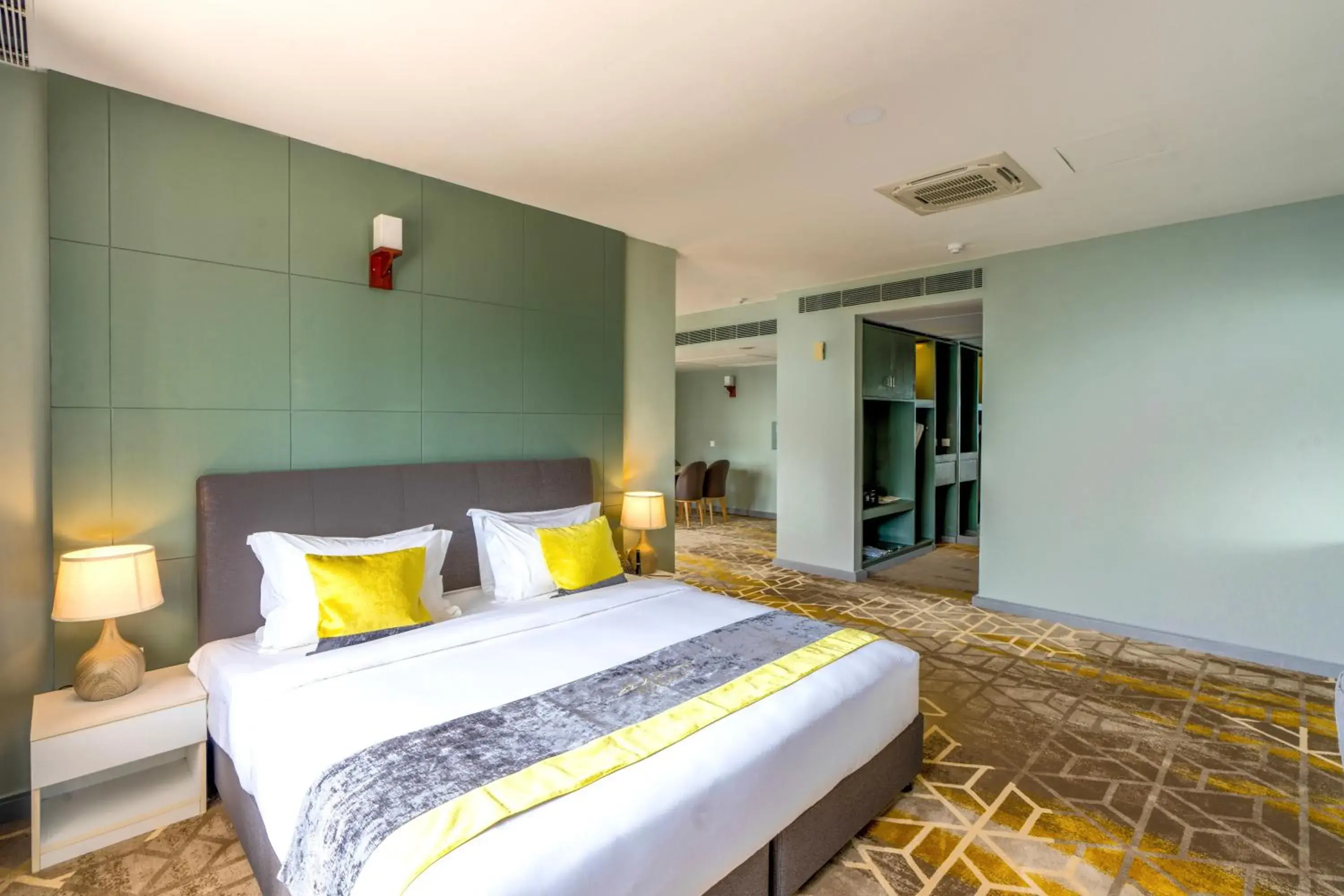 Bed in Manhattan Business Hotel, Male Bed in Manhattan Business Hotel, Male