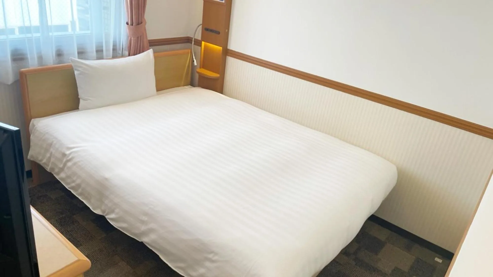 Bedroom, Bed in Toyoko Inn Kagoshima Temmonkan No 2