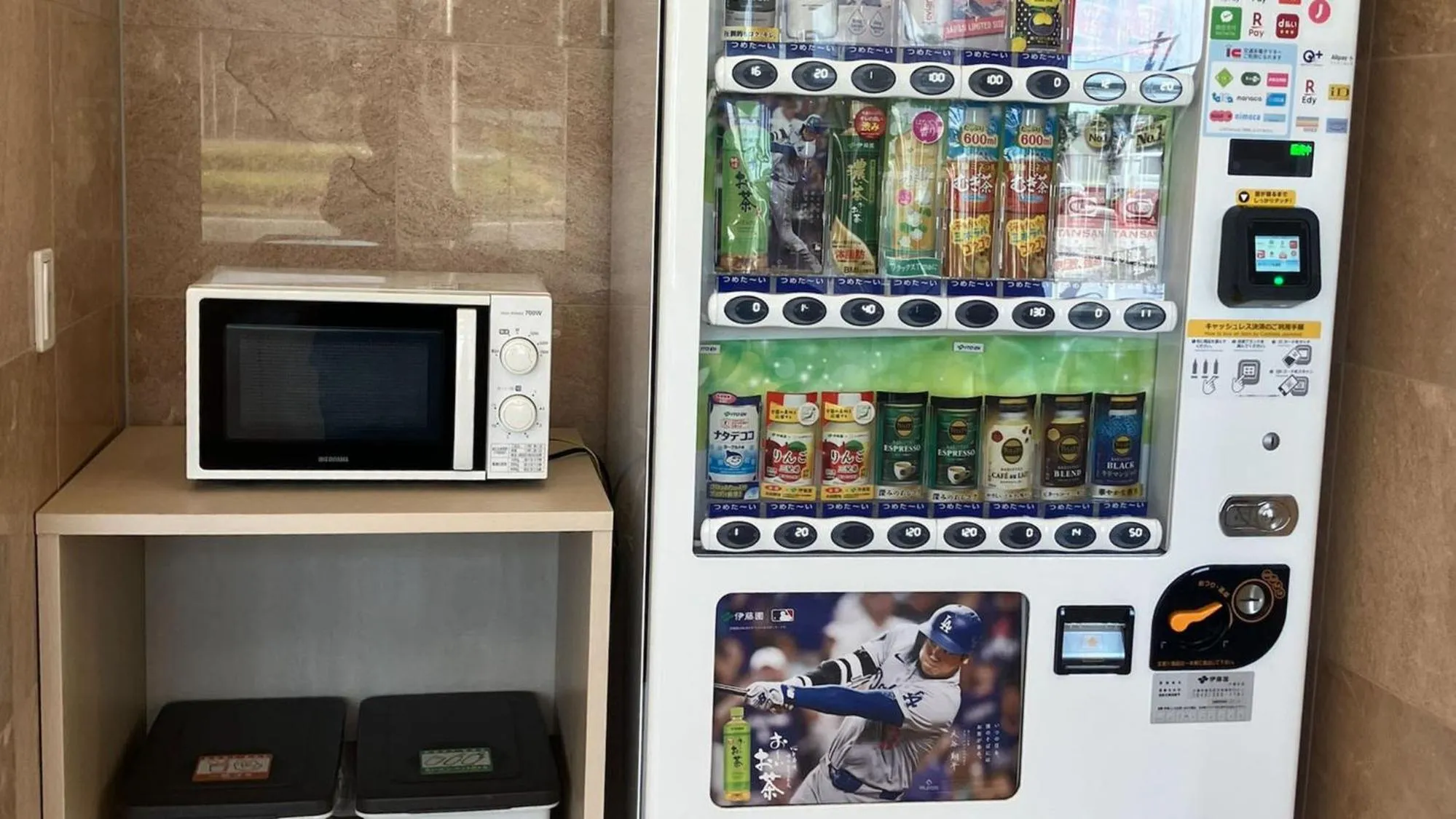 vending machine in Toyoko Inn Chiba minato Ekimae