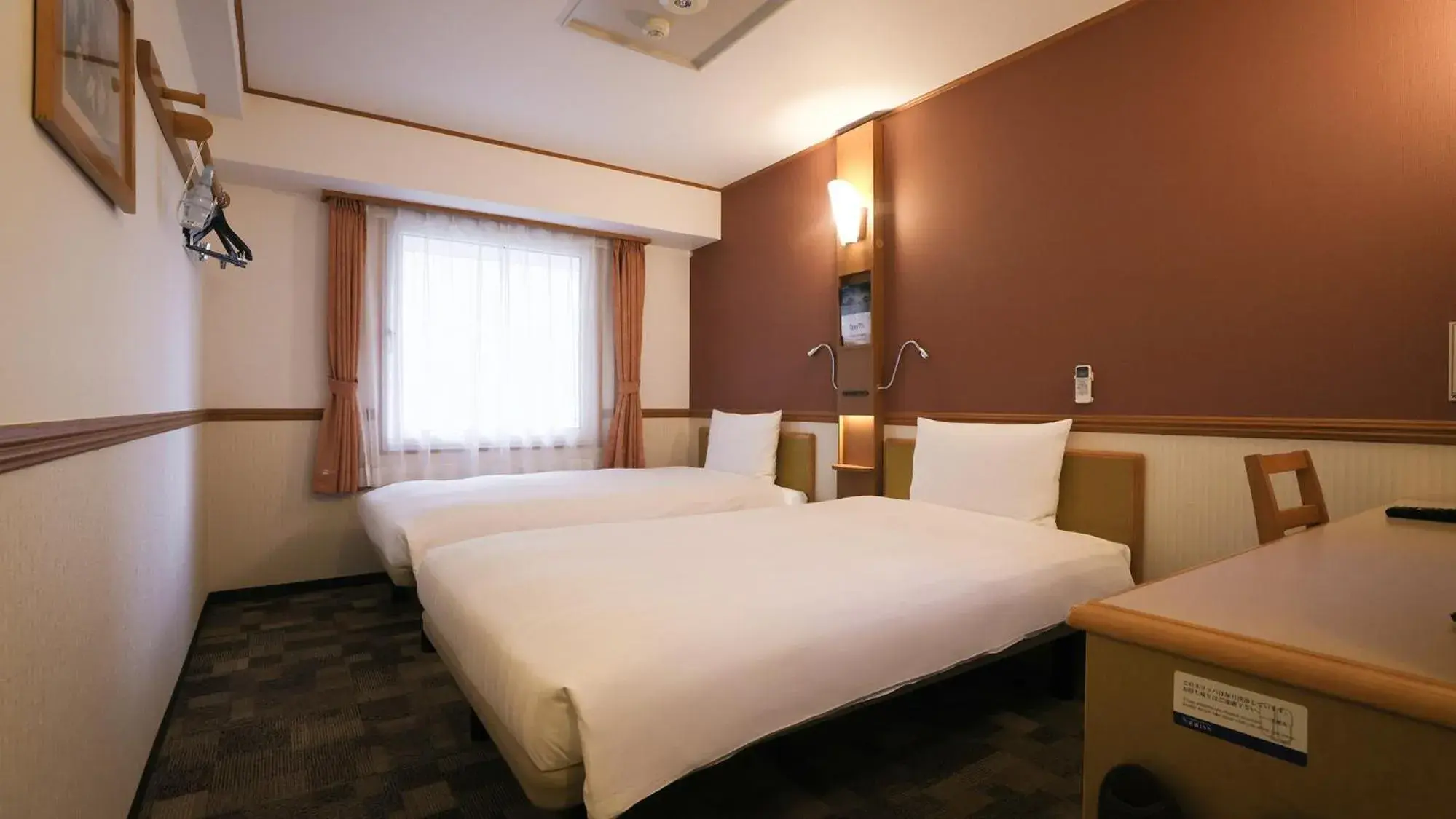 Twin Room - single occupancy - Smoking in Toyoko Inn Kanazawa Kenrokuen Korimbo Twin Room - single occupancy - Smoking in Toyoko Inn Kanazawa Kenrokuen Korimbo