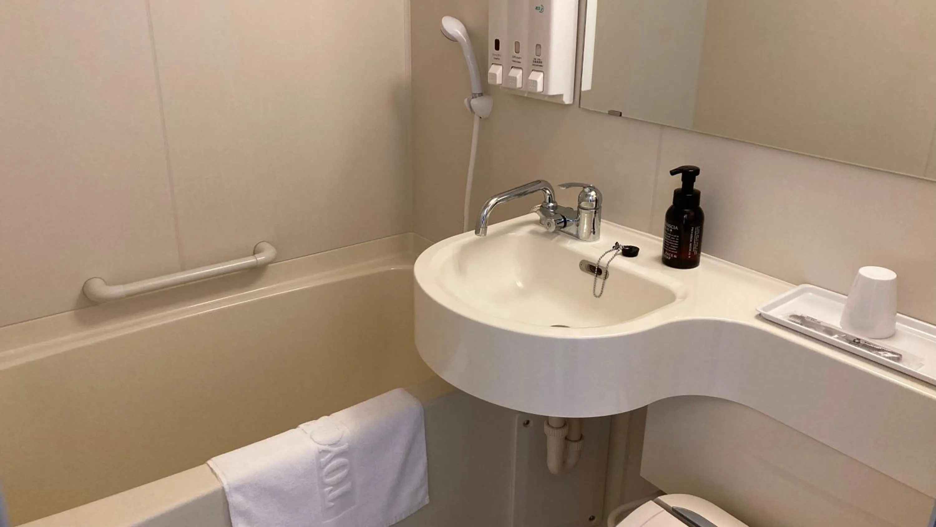 Twin Room - single occupancy - Non-Smoking in Toyoko Inn Toyama eki Shinkansen guchi No 1