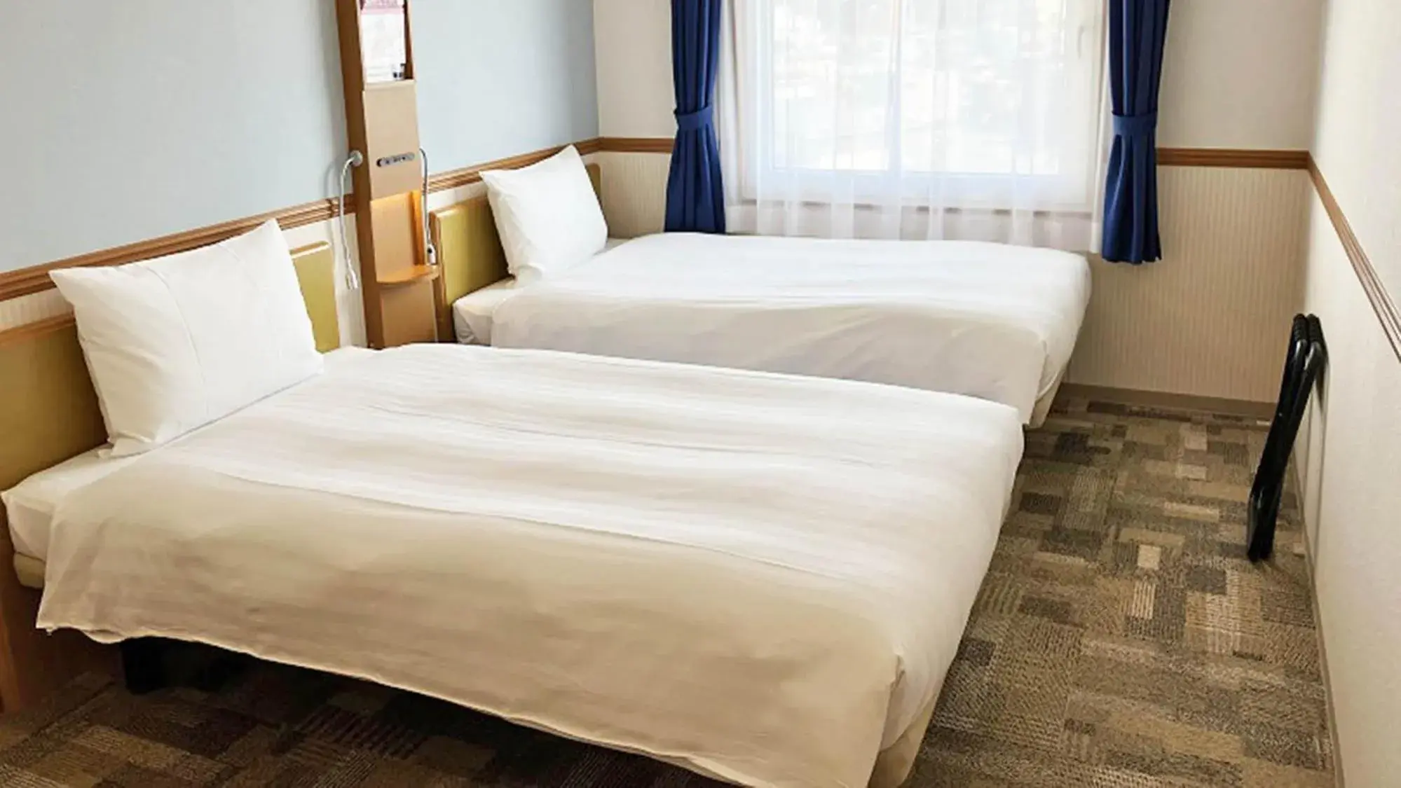 Twin Room - single occupancy - Non-Smoking in Toyoko Inn Toyama eki Shinkansen guchi No 1 Twin Room - single occupancy - Non-Smoking in Toyoko Inn Toyama eki Shinkansen guchi No 1