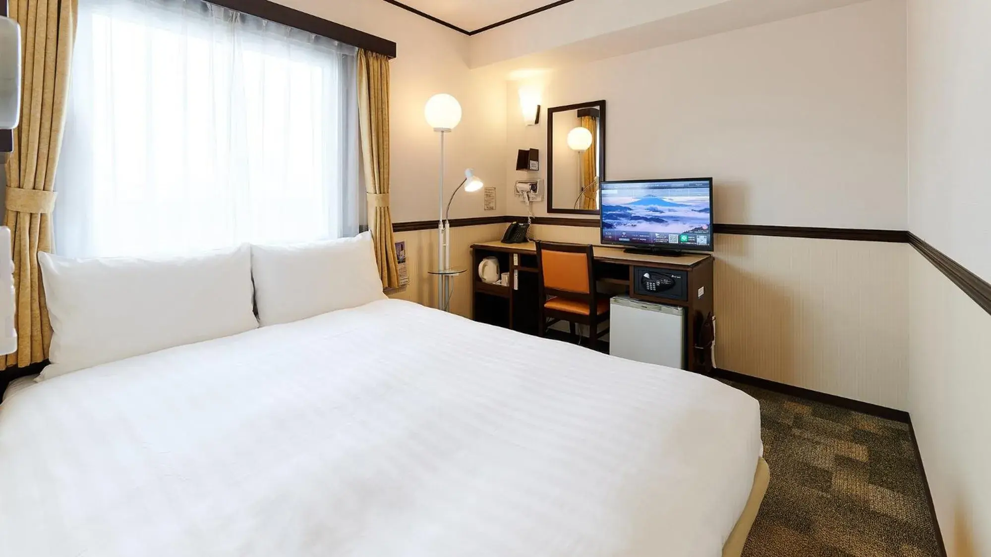 Bedroom, Bed in Toyoko Inn Yashio Ekimae Bedroom, Bed in Toyoko Inn Yashio Ekimae