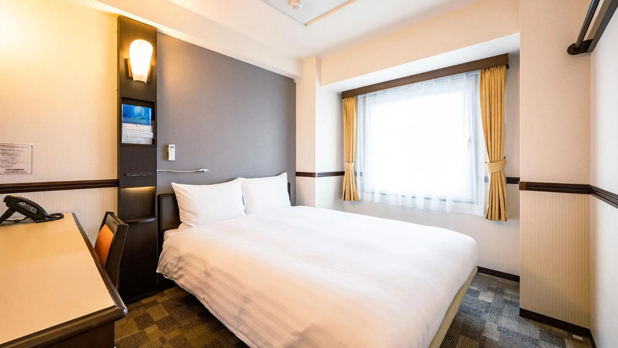 Bedroom, Bed in Toyoko Inn Hikone eki Higashi guchi