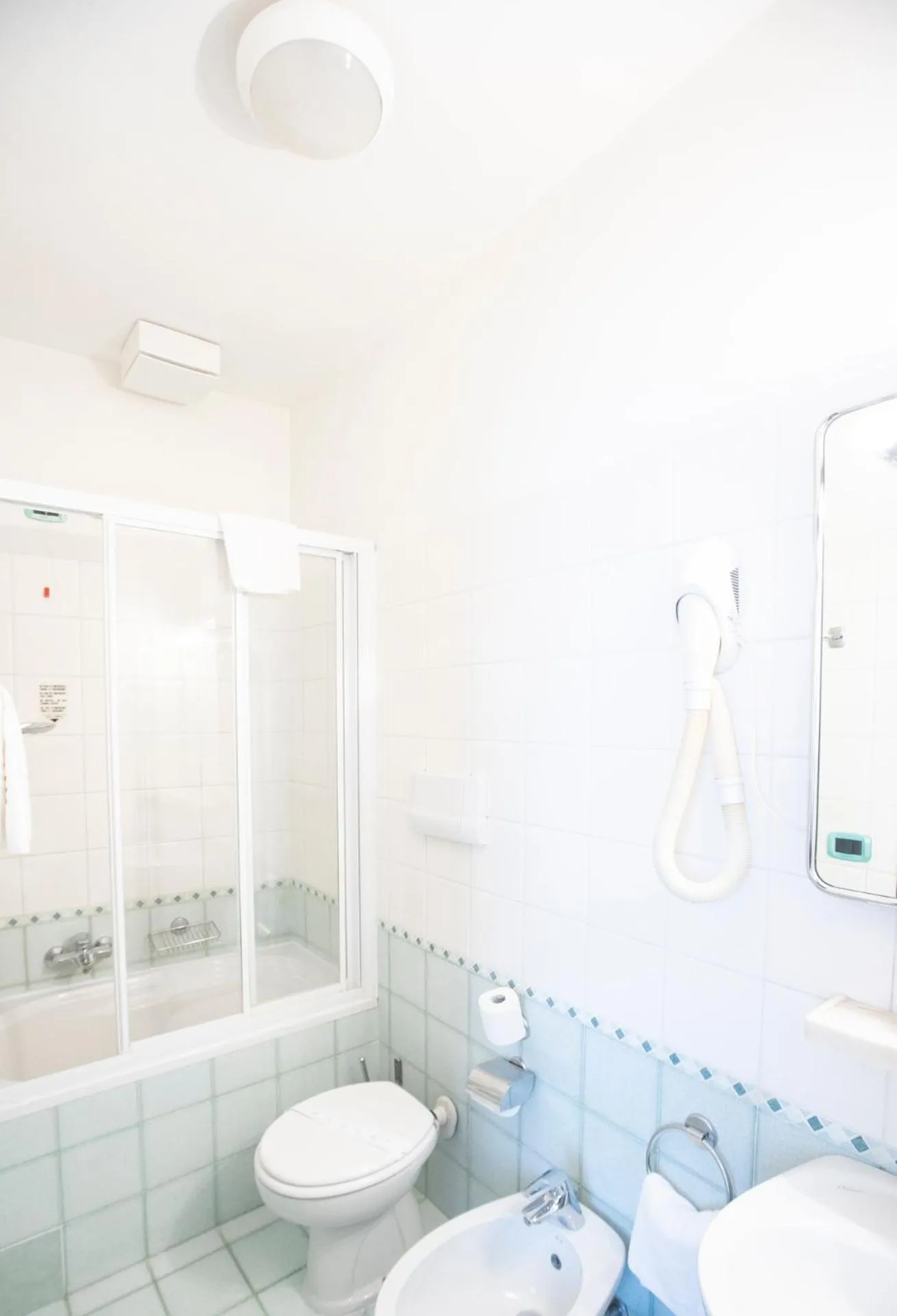 Bath in Hotel Ateneo