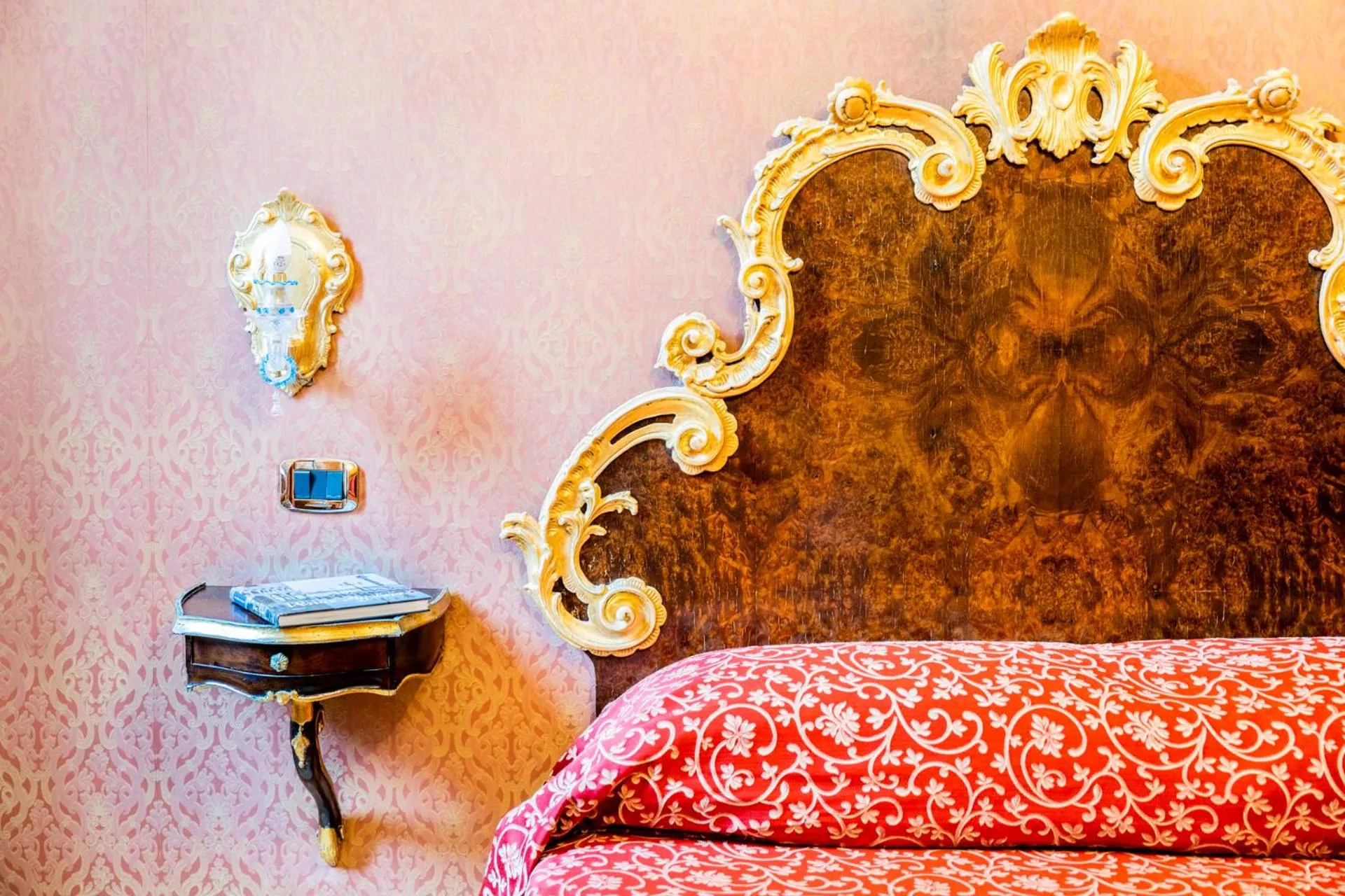 hair dresser, Bed in Hotel Ateneo