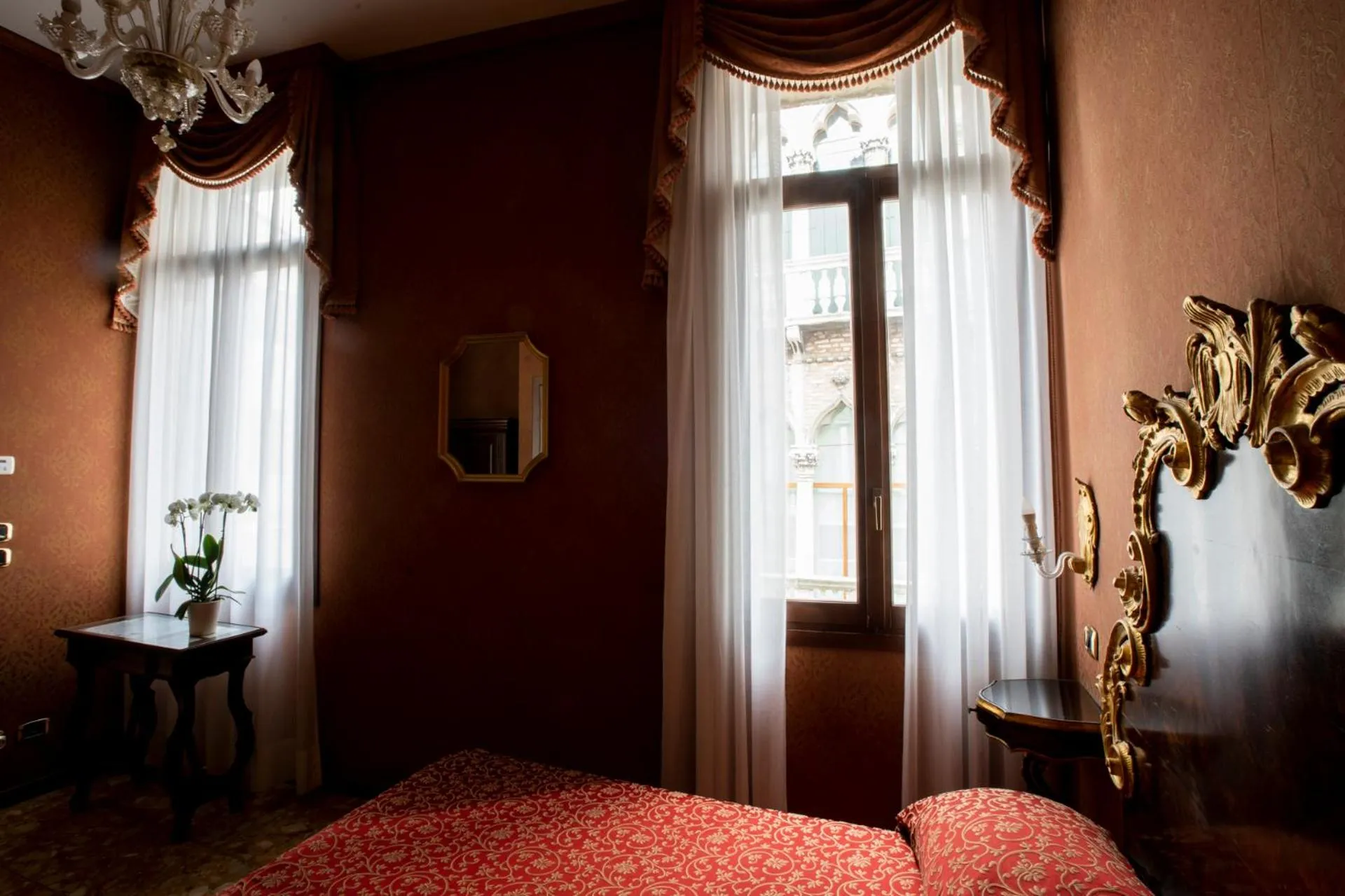 Photo of the whole room, Bed in Hotel Ateneo