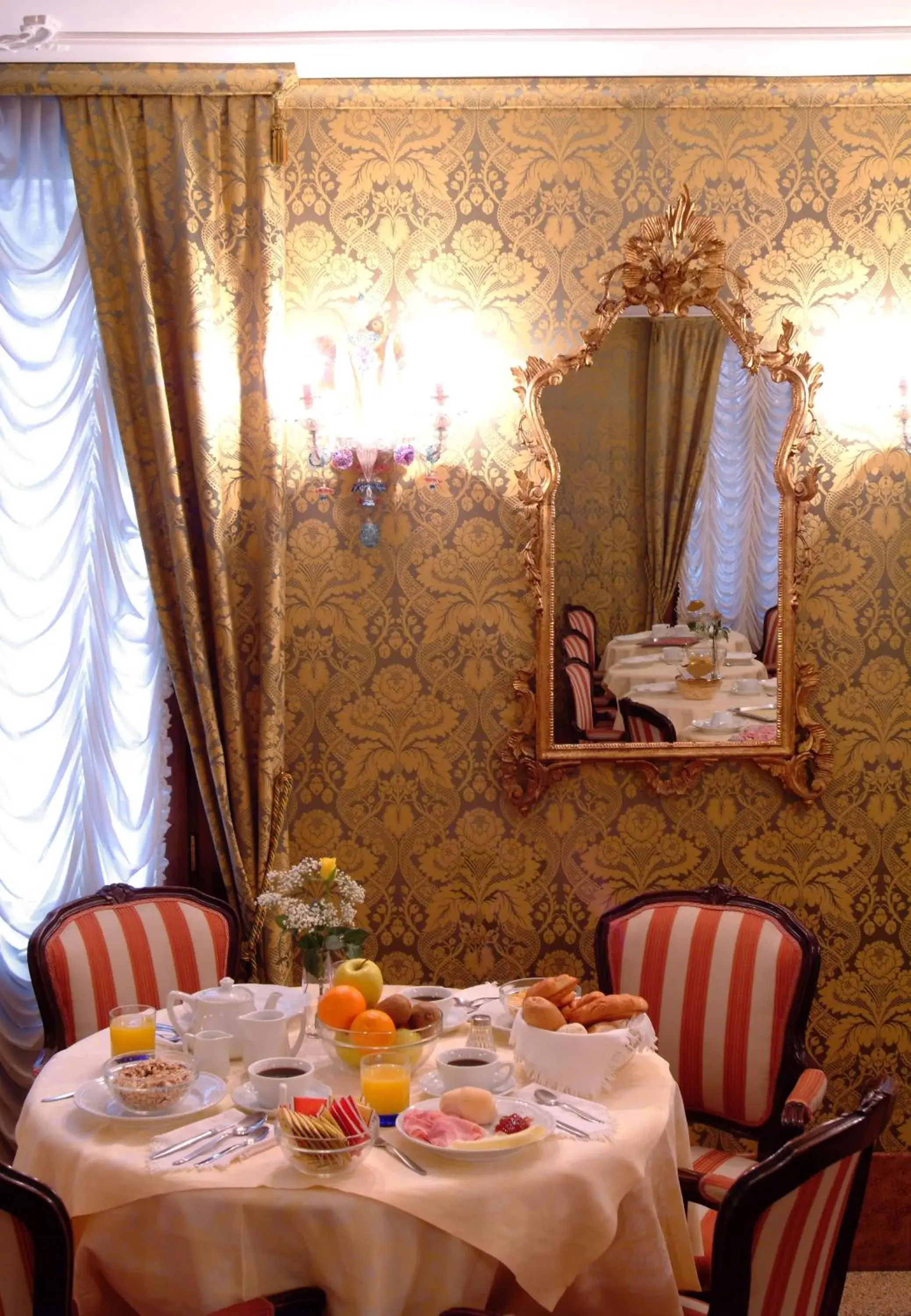 Restaurant/places to eat in Hotel Ateneo Restaurant/places to eat in Hotel Ateneo