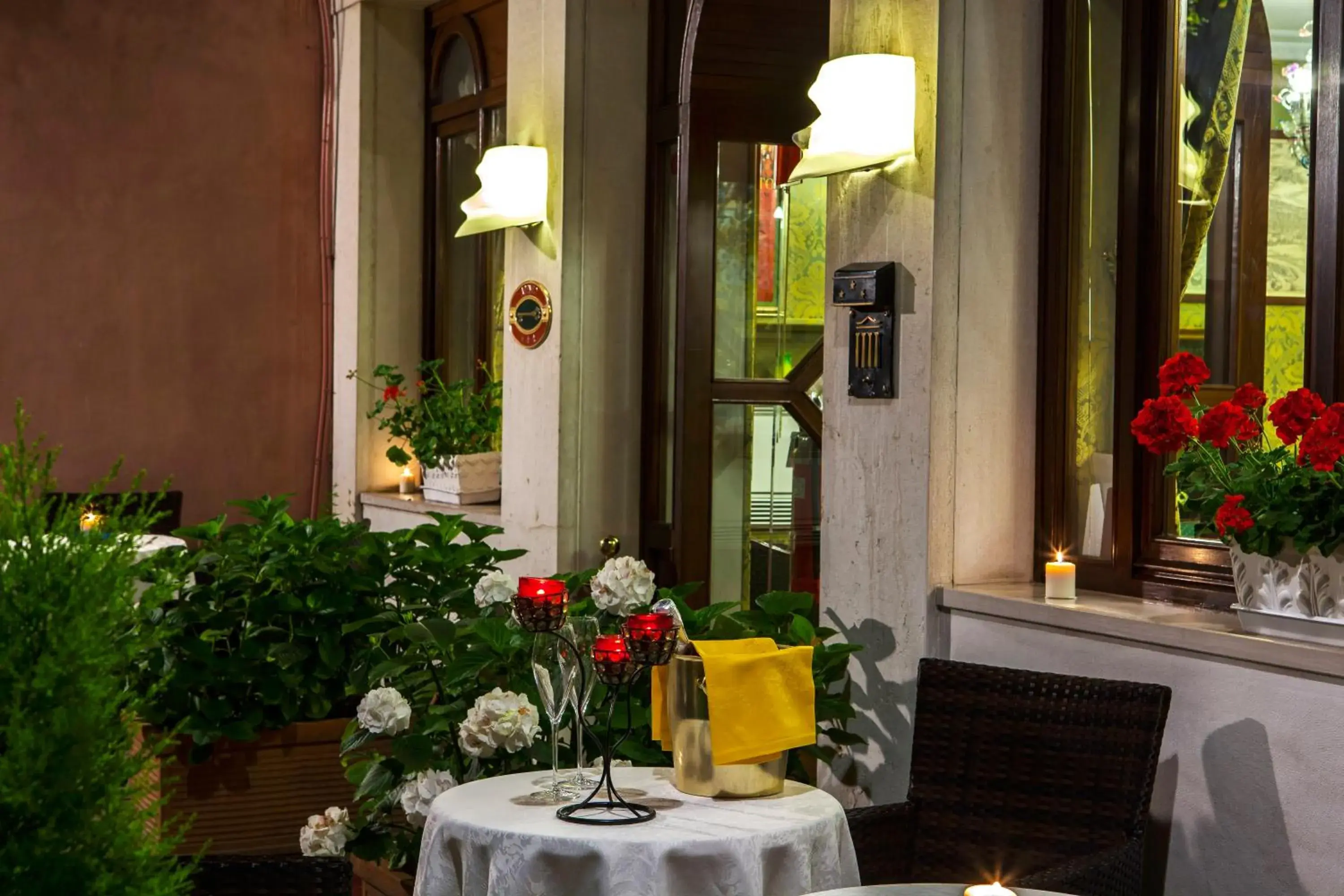 Facade/entrance in Hotel Ateneo Facade/entrance in Hotel Ateneo