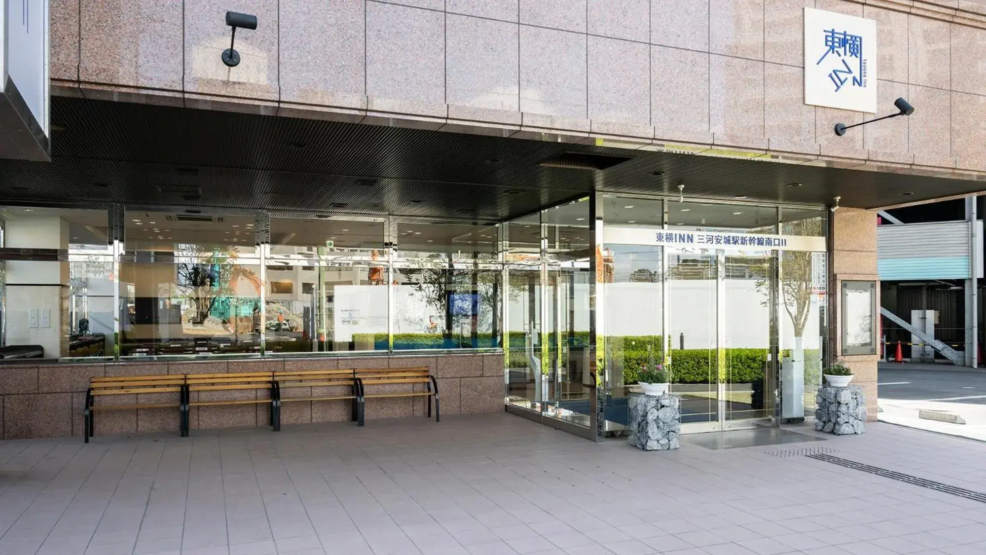 Facade/entrance in Toyoko Inn Mikawa anjo eki Shinkansen Minami guchi No 2 Facade/entrance in Toyoko Inn Mikawa anjo eki Shinkansen Minami guchi No 2