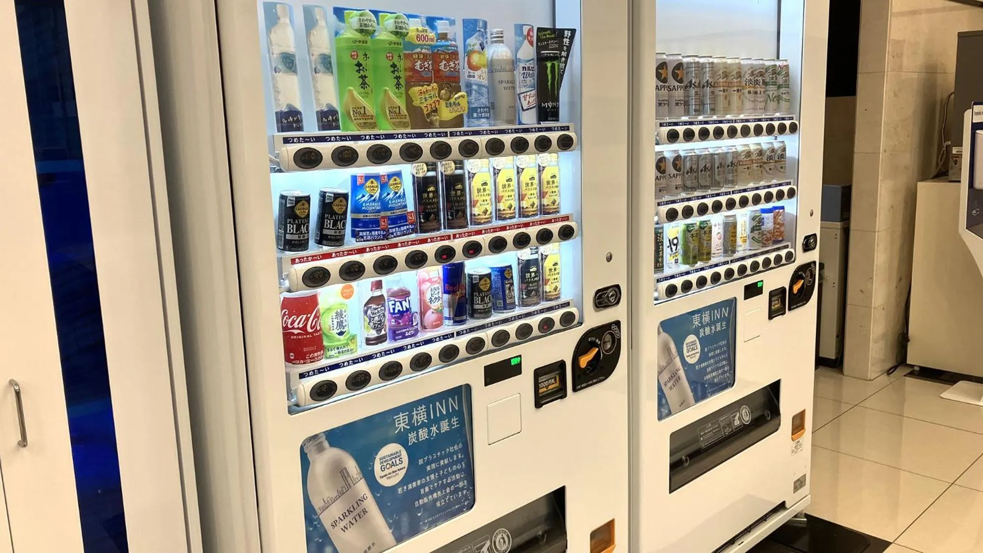 vending machine in Toyoko Inn Shizuoka eki Kita guchi