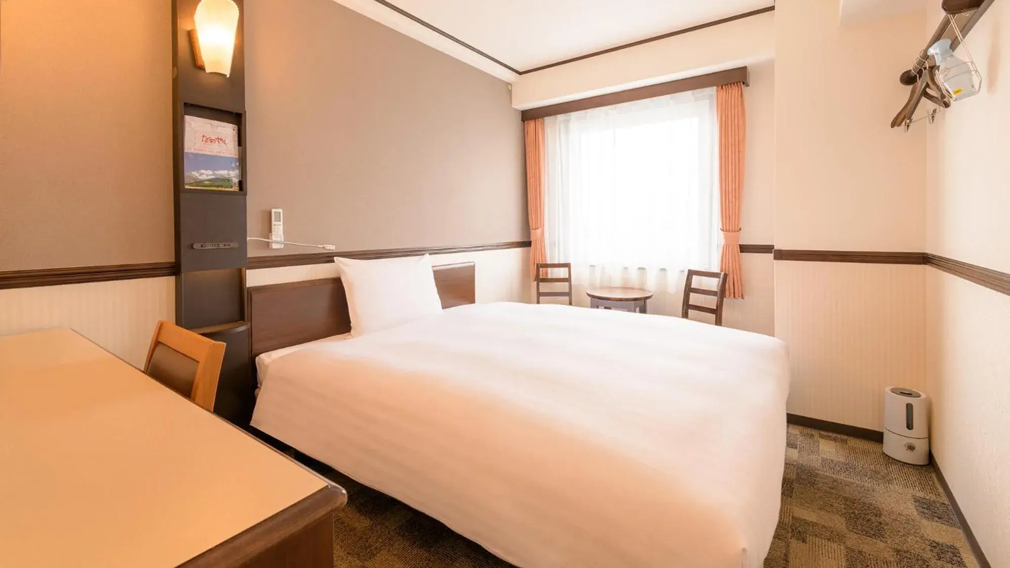 Bedroom, Bed in Toyoko Inn HOSPITAL INN Dokkyo Medical University Bedroom, Bed in Toyoko Inn HOSPITAL INN Dokkyo Medical University