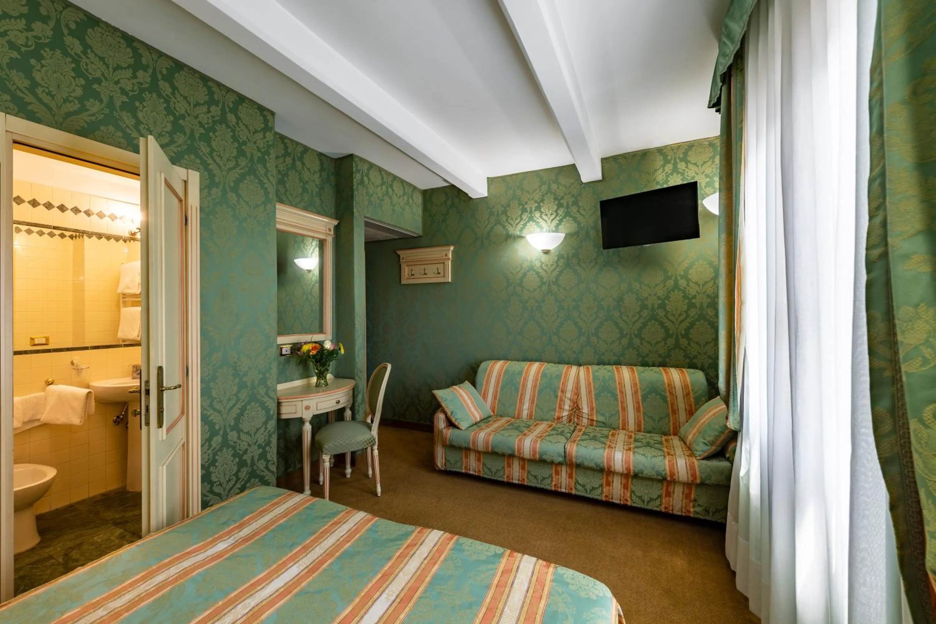 Bedroom, Bed in Hotel Villa Delle Palme