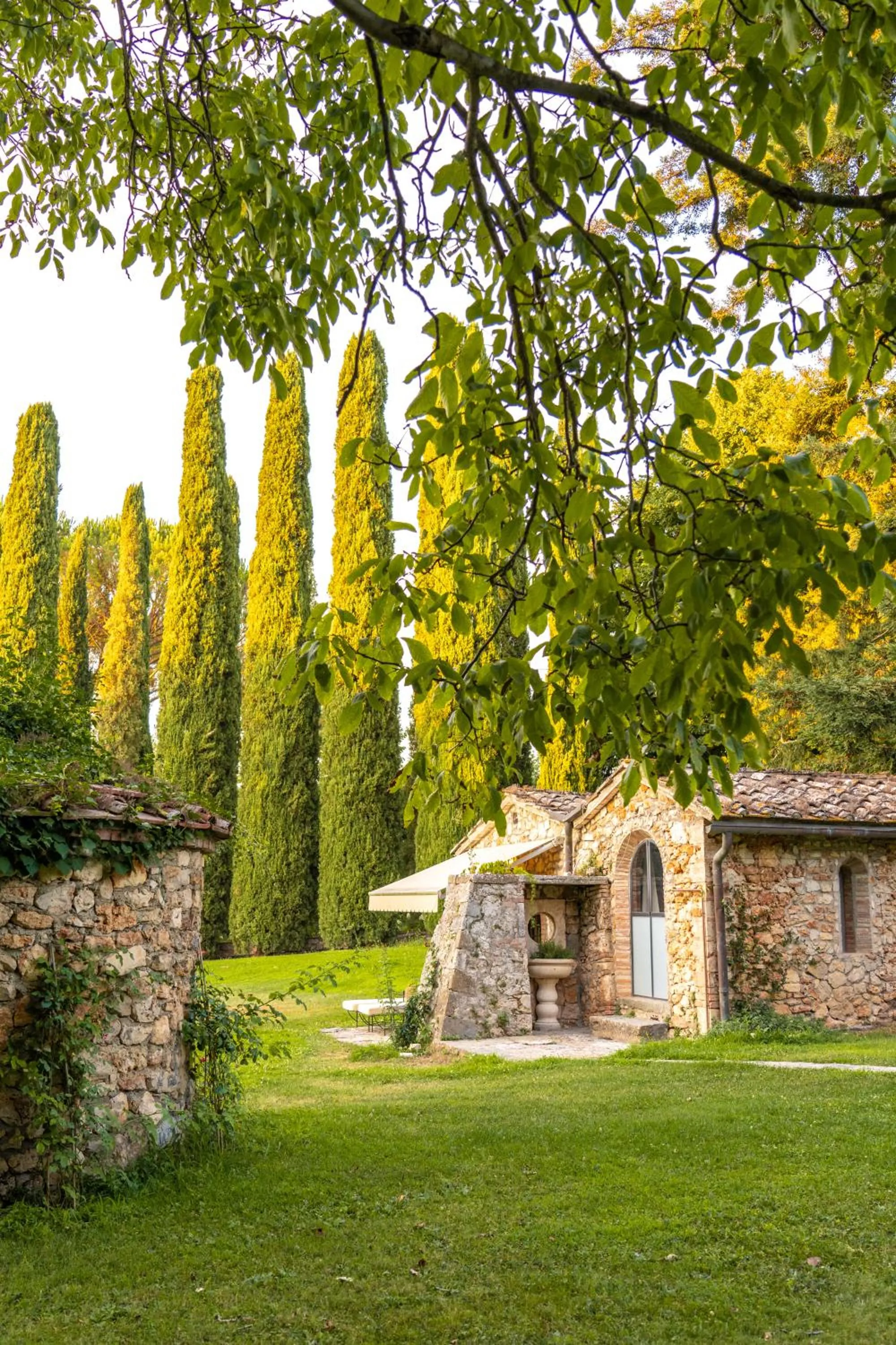 Property building in Borgo San Luigi