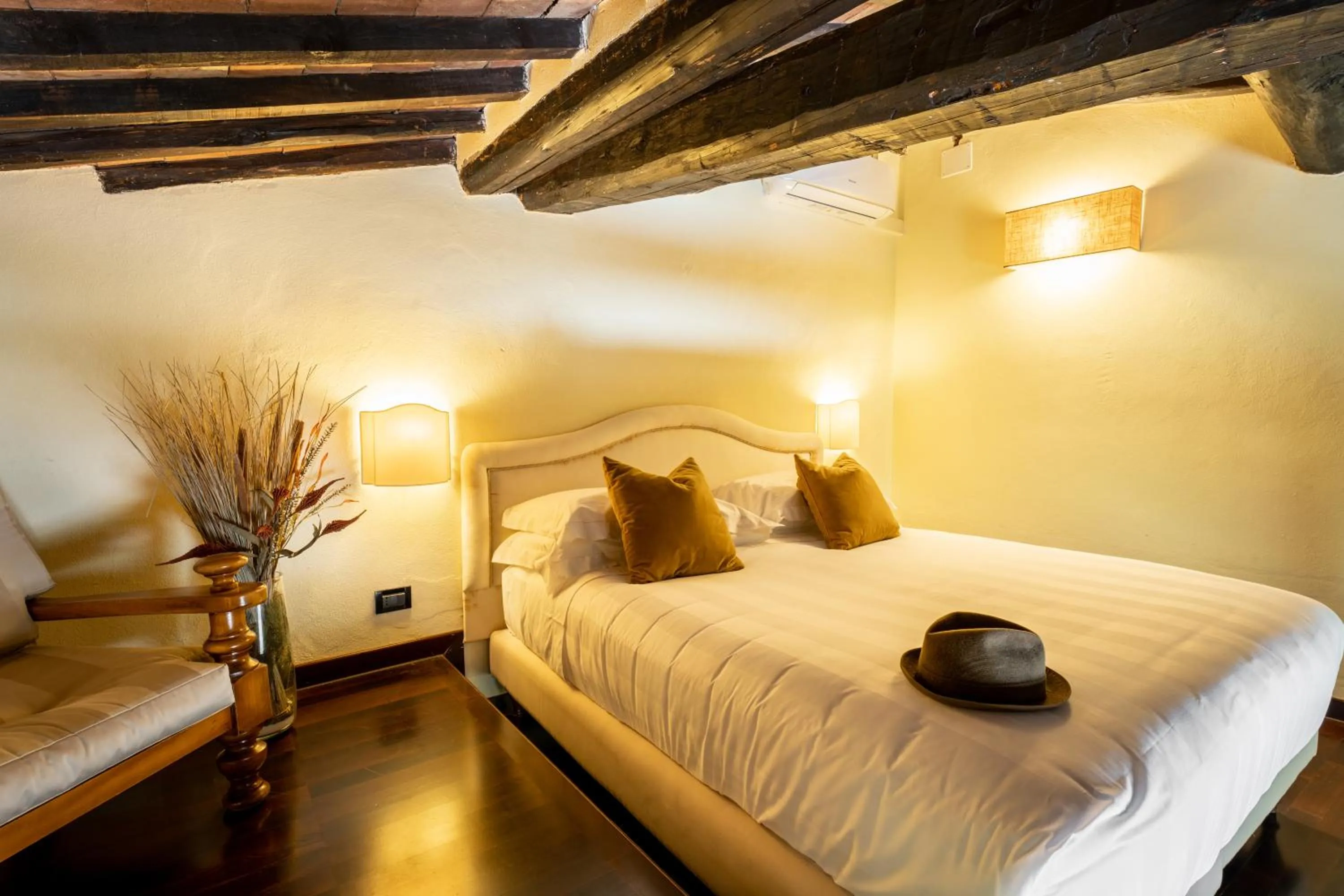 Bedroom, Bed in Borgo San Luigi