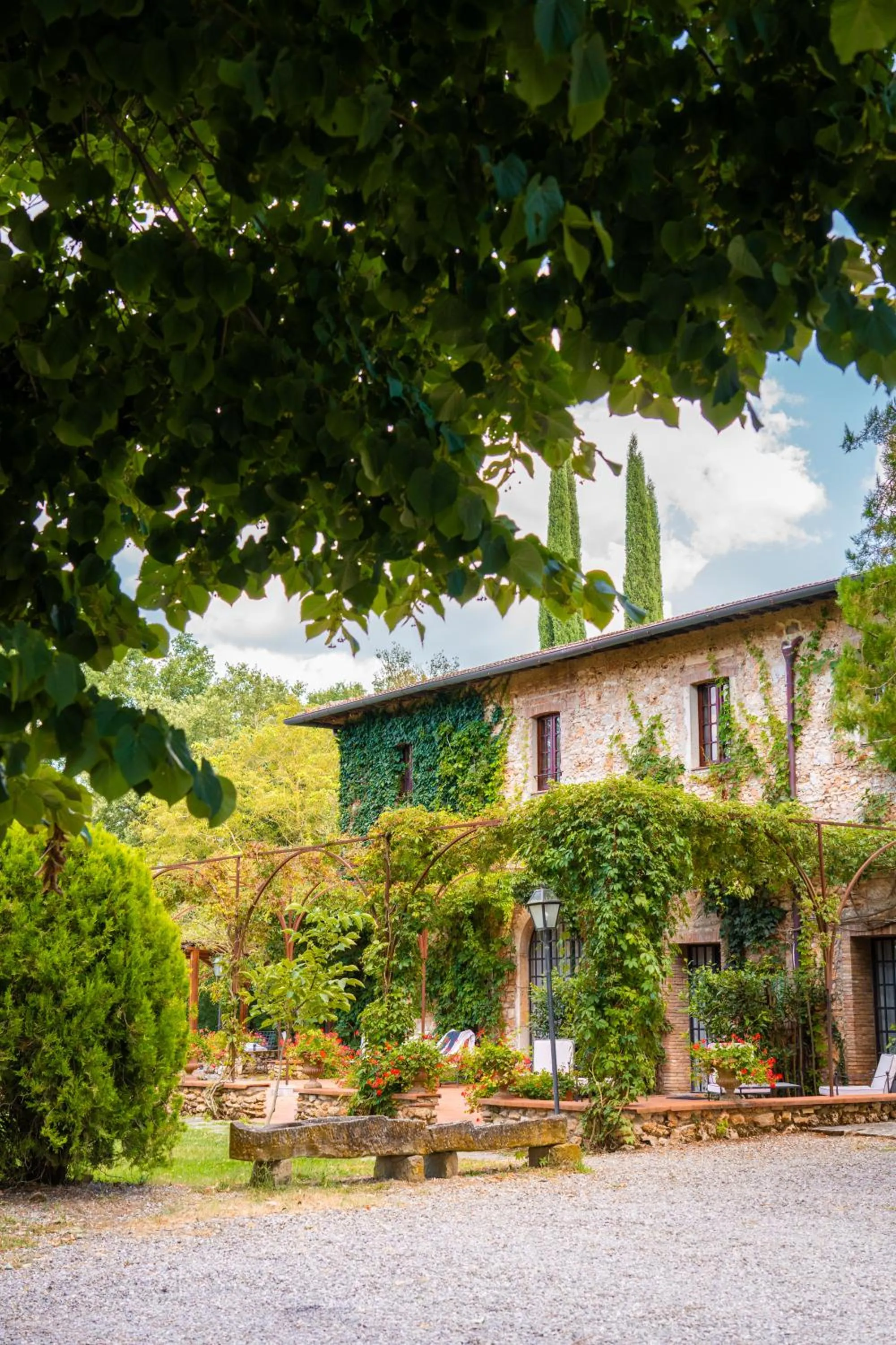 Property building in Borgo San Luigi