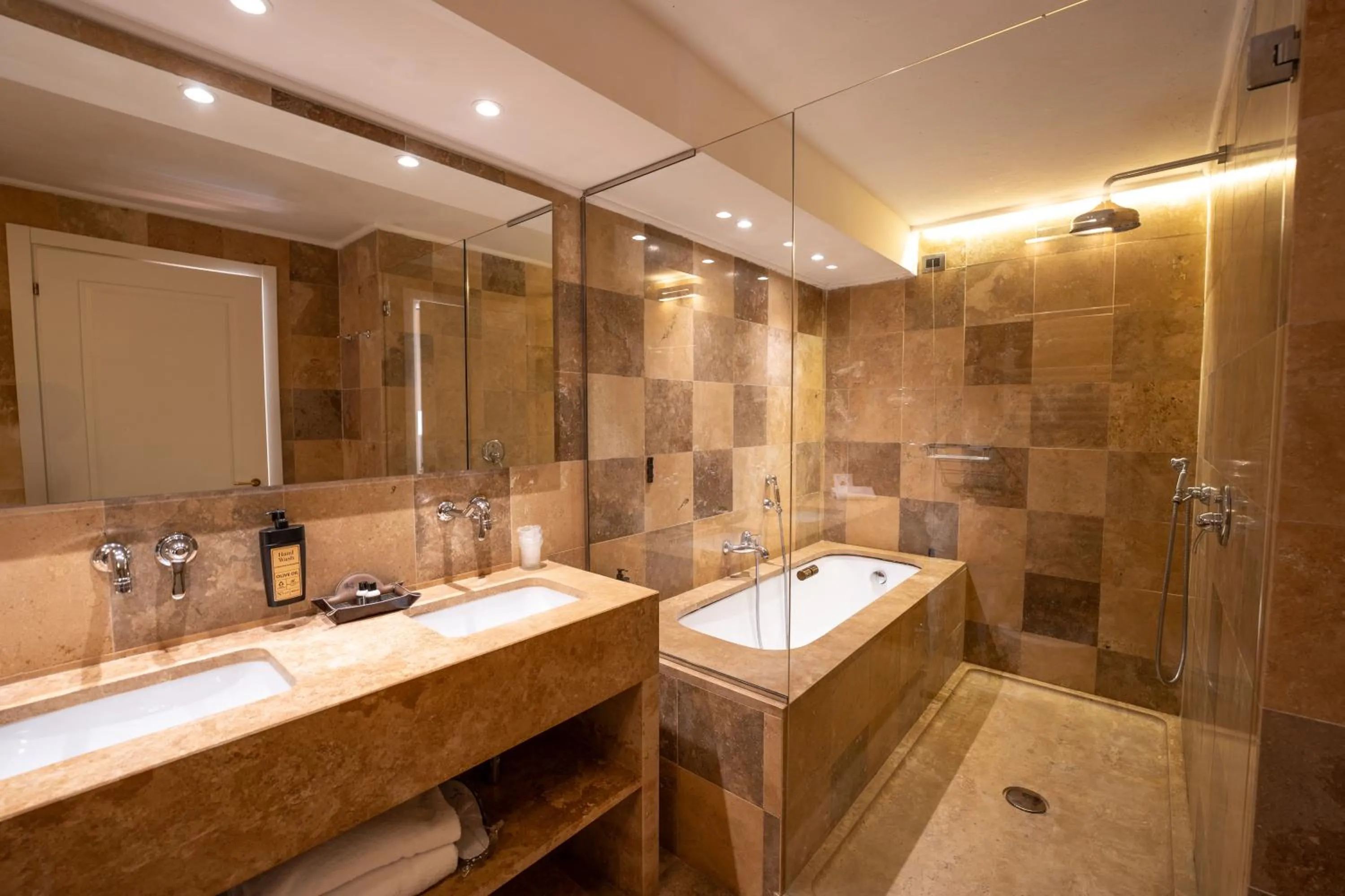 Bathroom in Borgo San Luigi