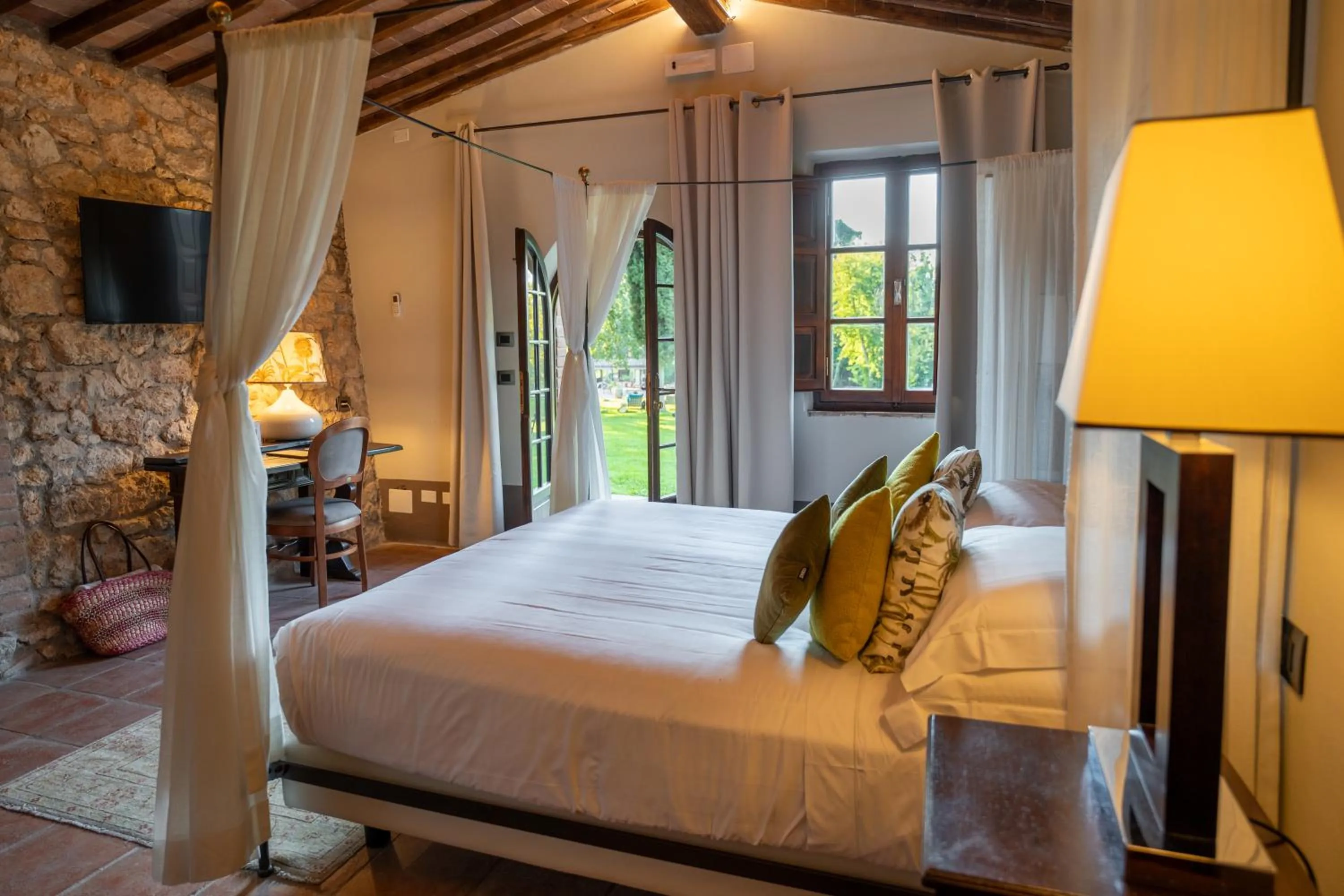 Bedroom, Bed in Borgo San Luigi