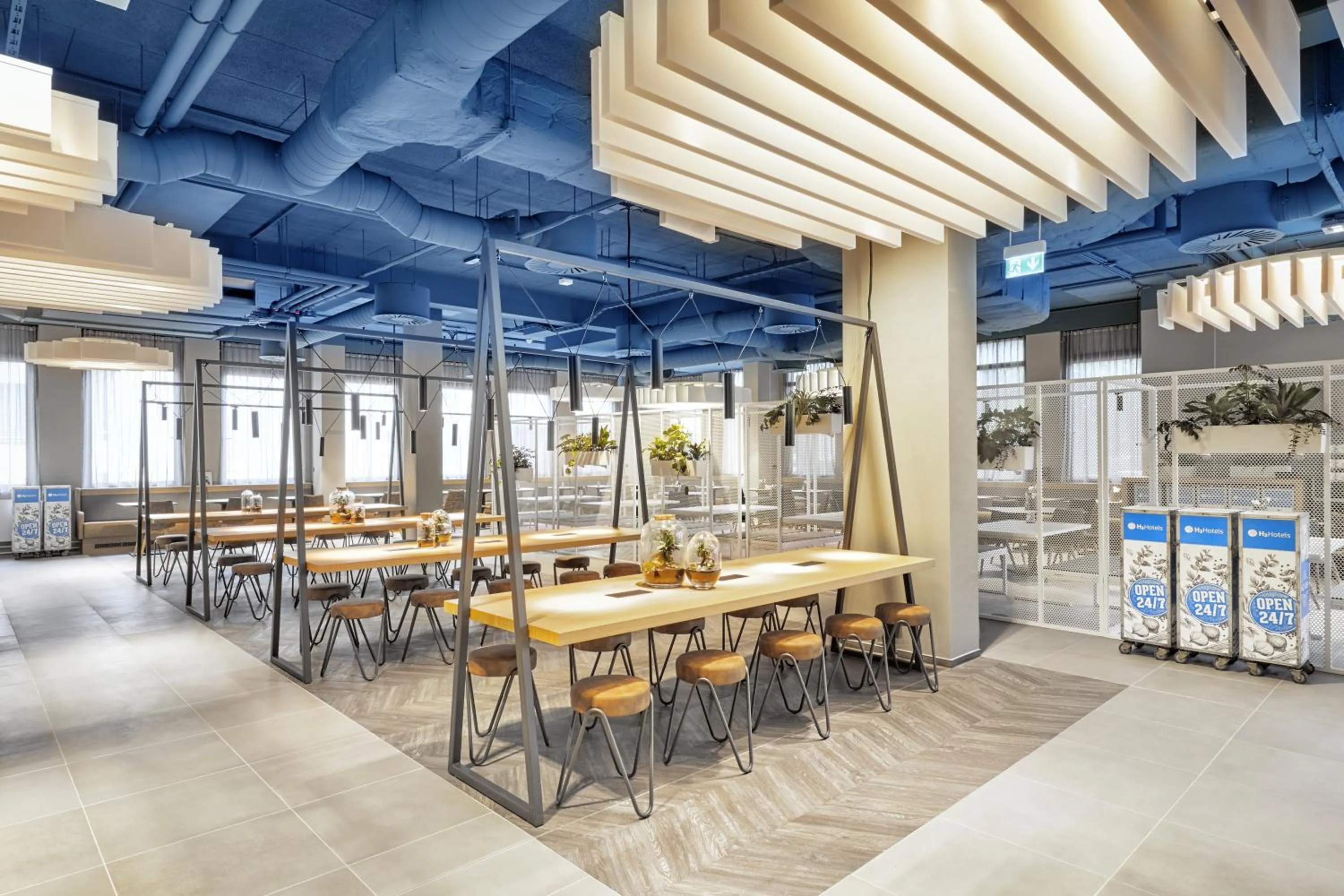 Restaurant/places to eat in H2 Hotel Düsseldorf Seestern