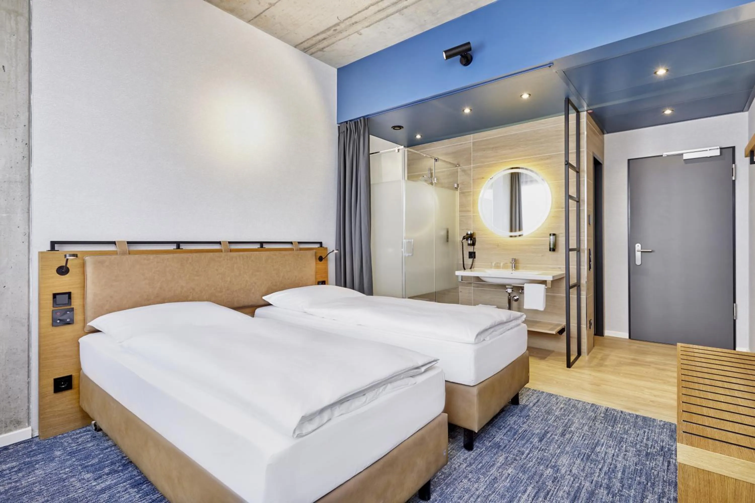 Bed in H2 Hotel Düsseldorf Seestern