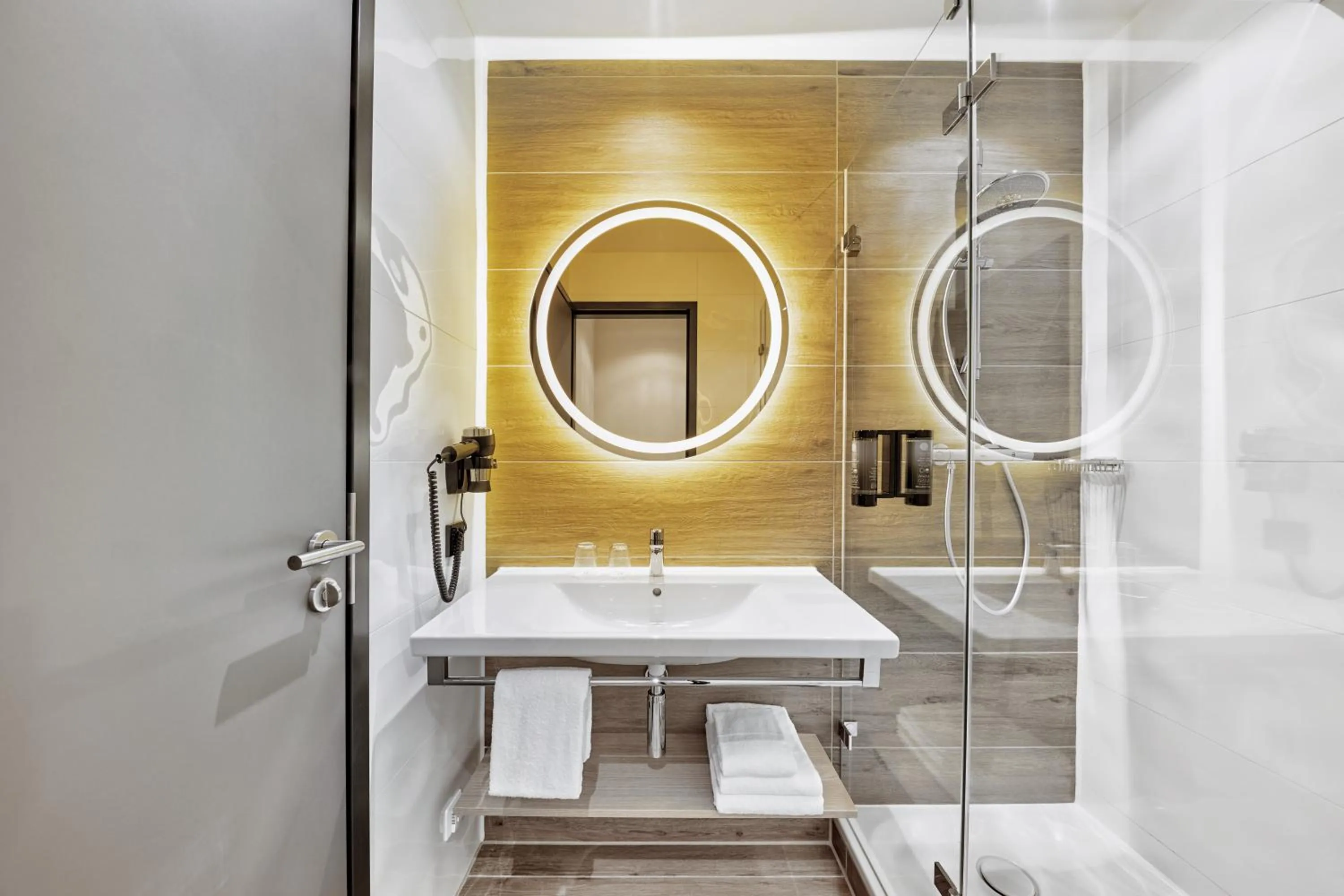 Bathroom in H2 Hotel Düsseldorf Seestern