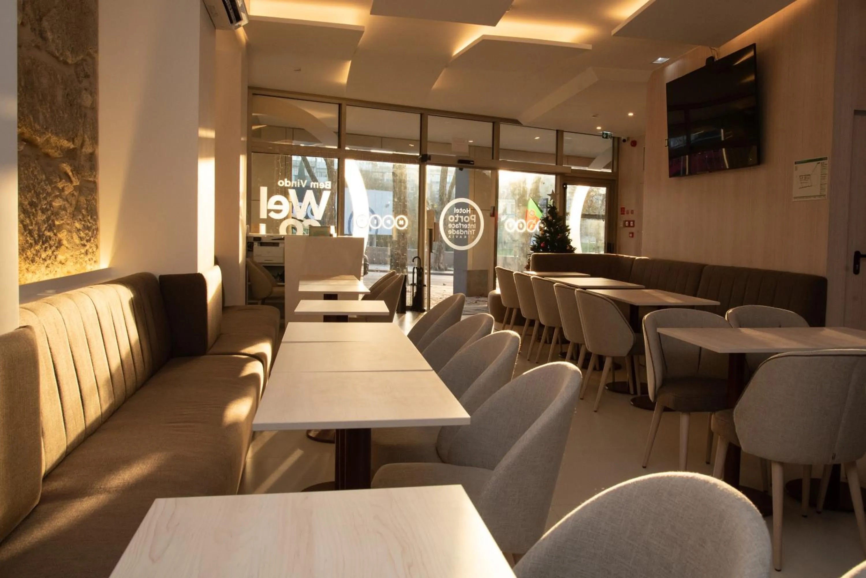 Lobby or reception in Hotel Porto Interface Trindade By Kavia