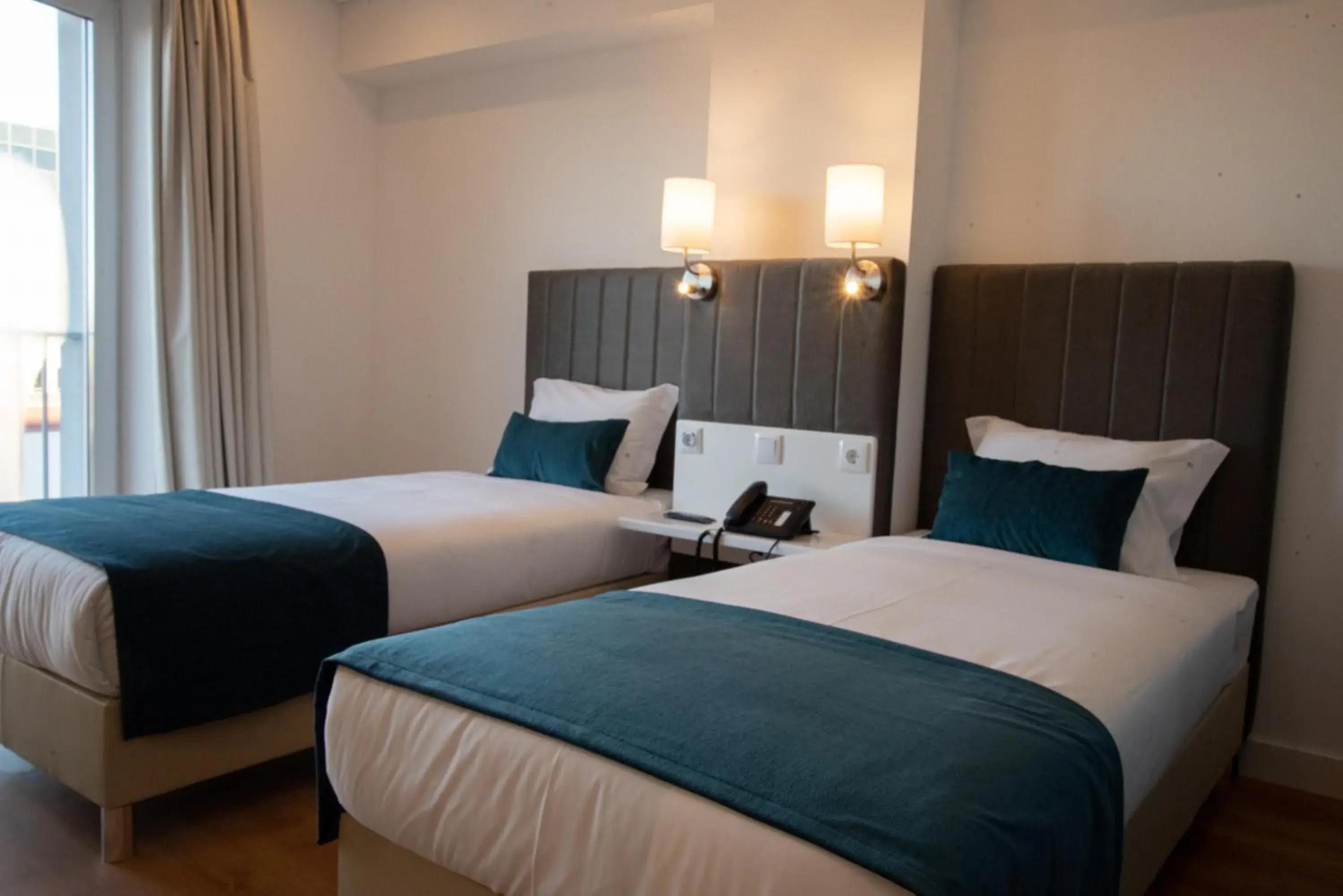 Twin Room with Balcony in Hotel Porto Interface Trindade By Kavia Twin Room with Balcony in Hotel Porto Interface Trindade By Kavia