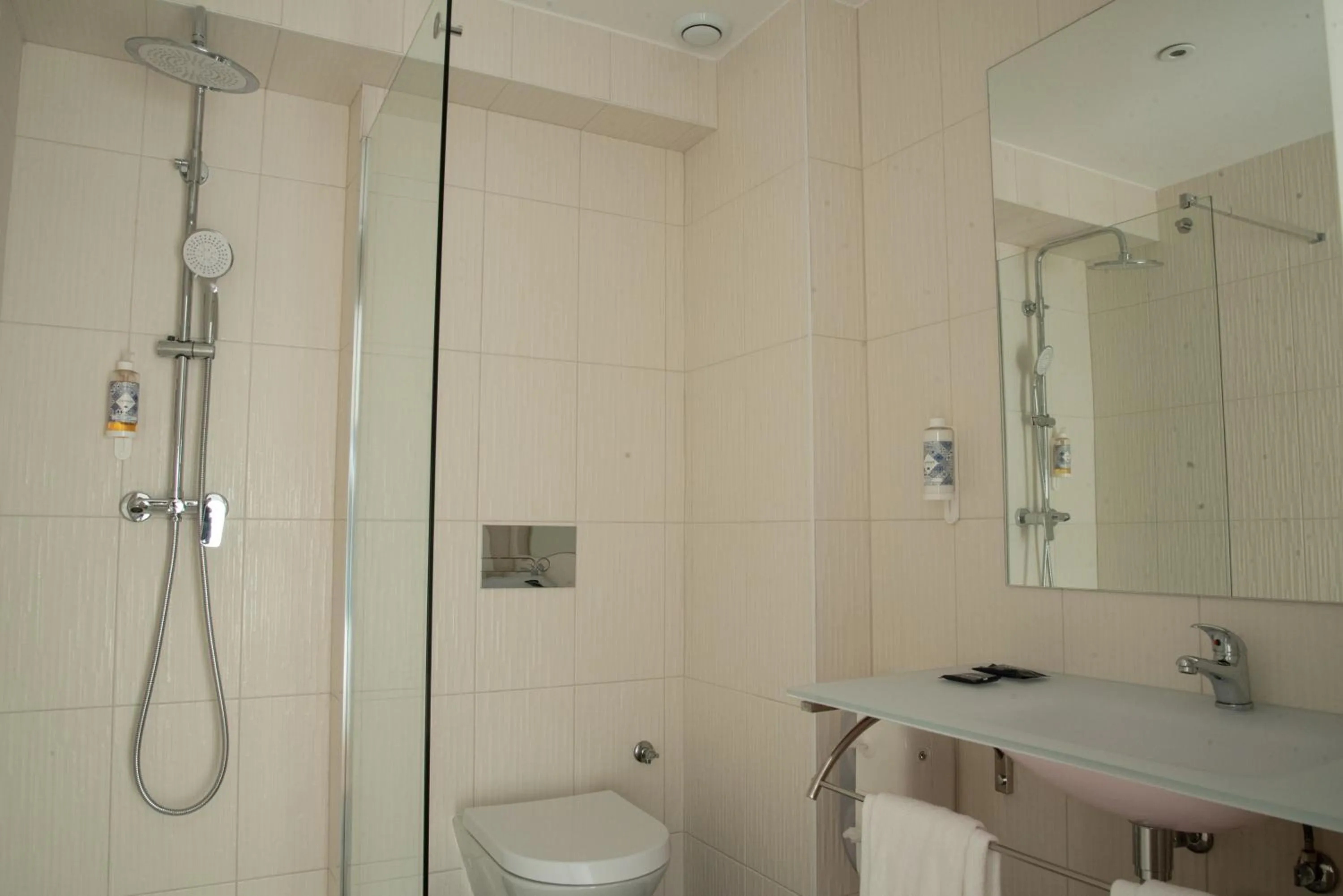 Bathroom in Hotel Porto Interface Trindade By Kavia