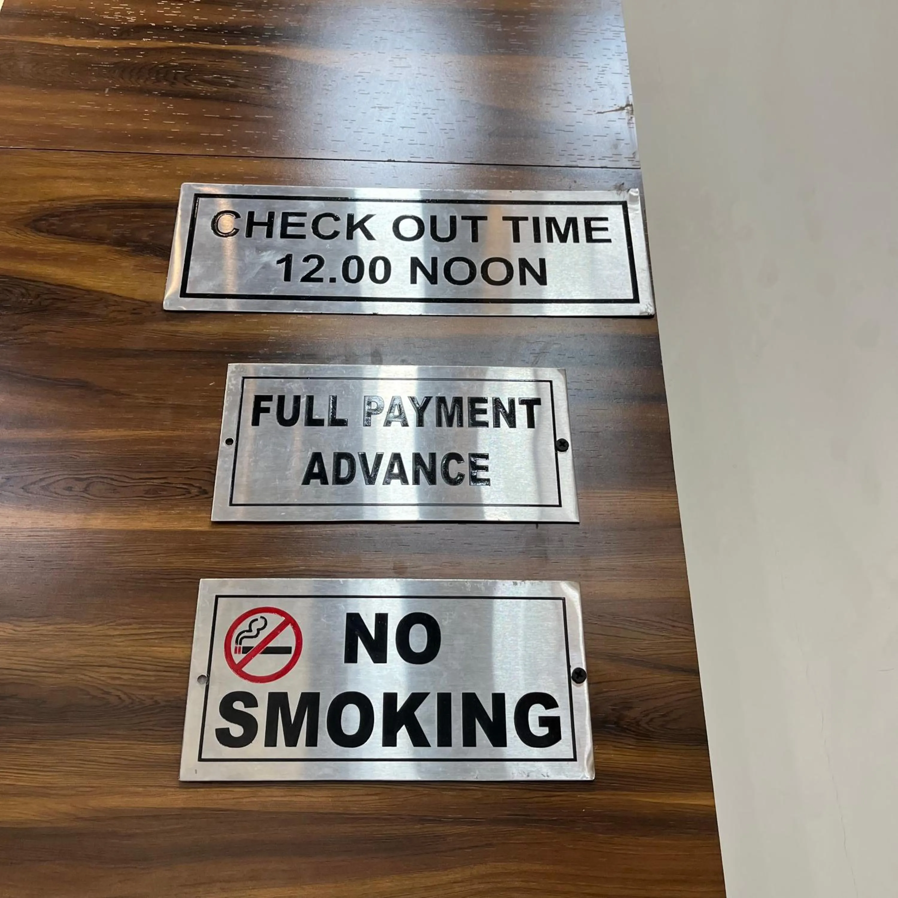 Logo/Certificate/Sign in Hotel Lemonade