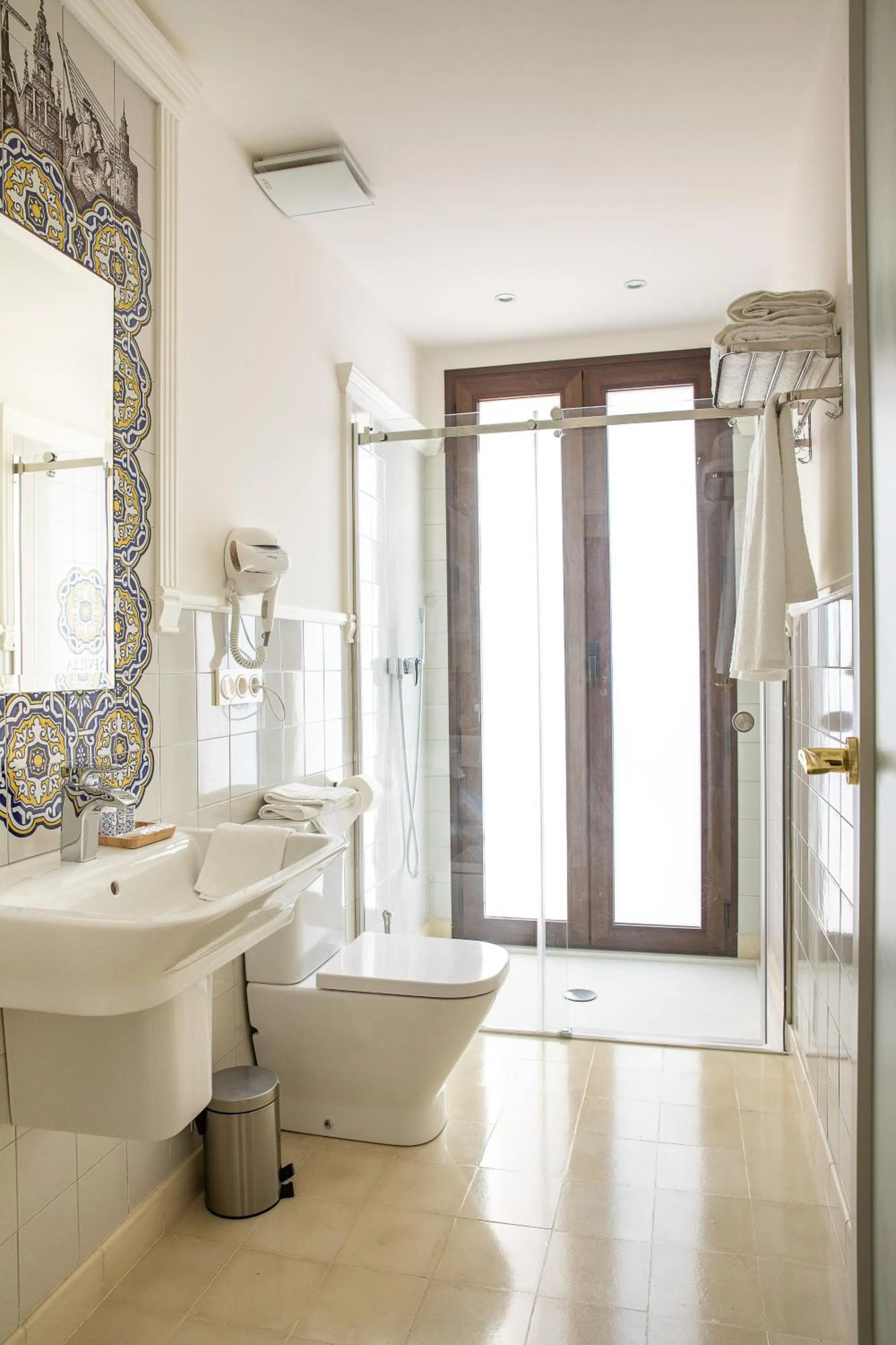 Bathroom in Posada Boutique El Gallo Morón