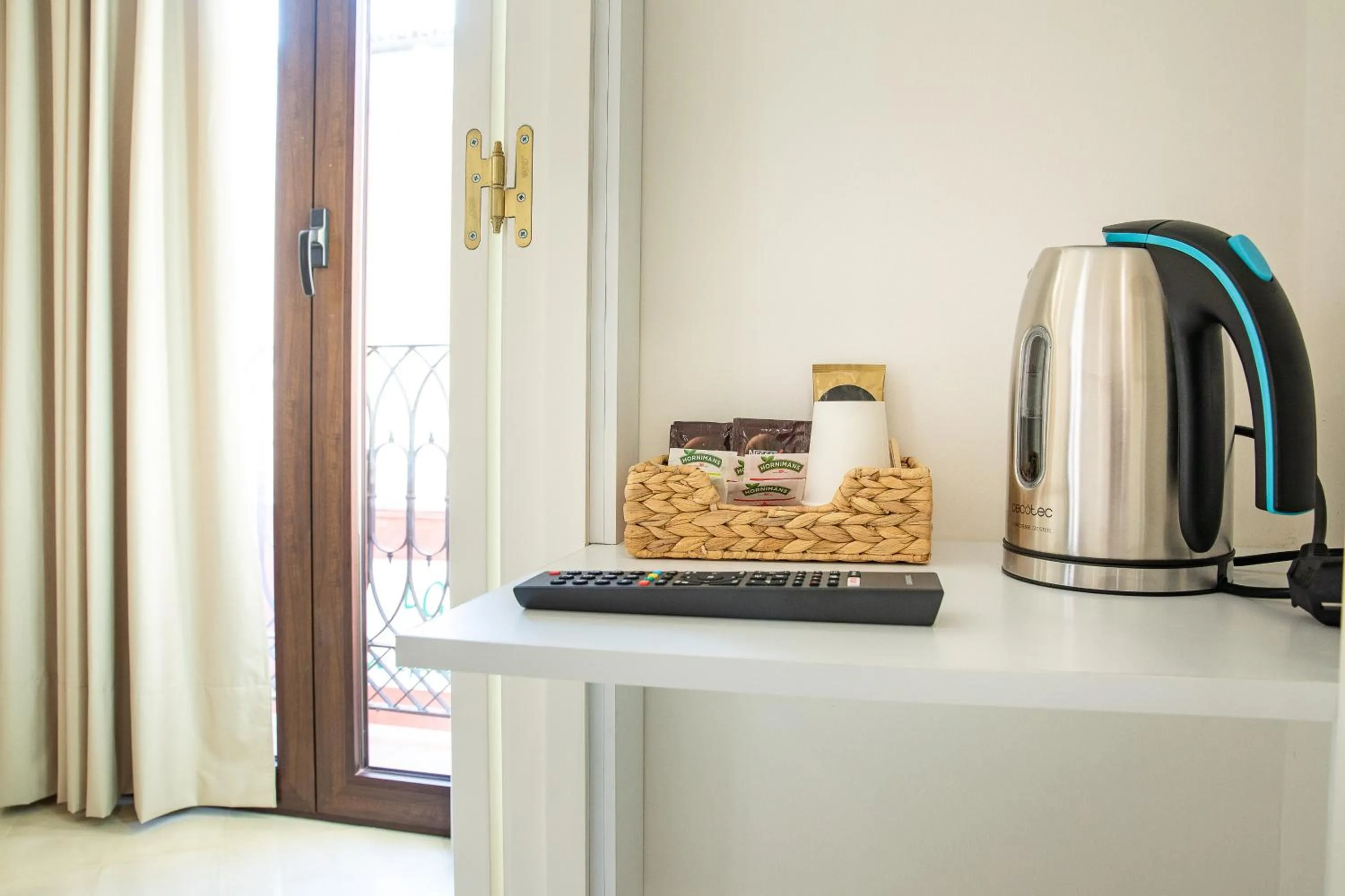 Coffee/tea facilities in Posada Boutique El Gallo Morón