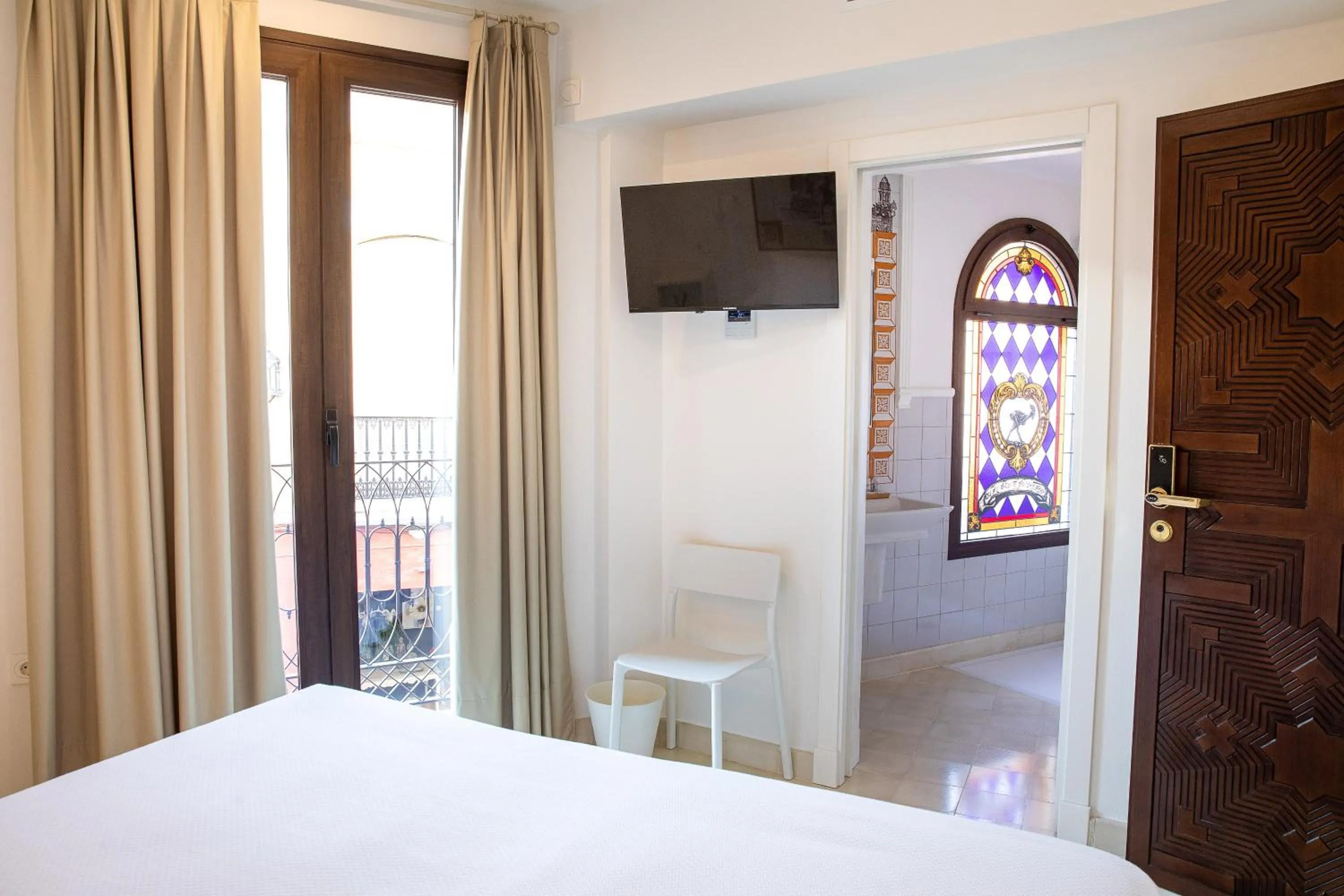 Property building, Bed in Posada Boutique El Gallo Morón