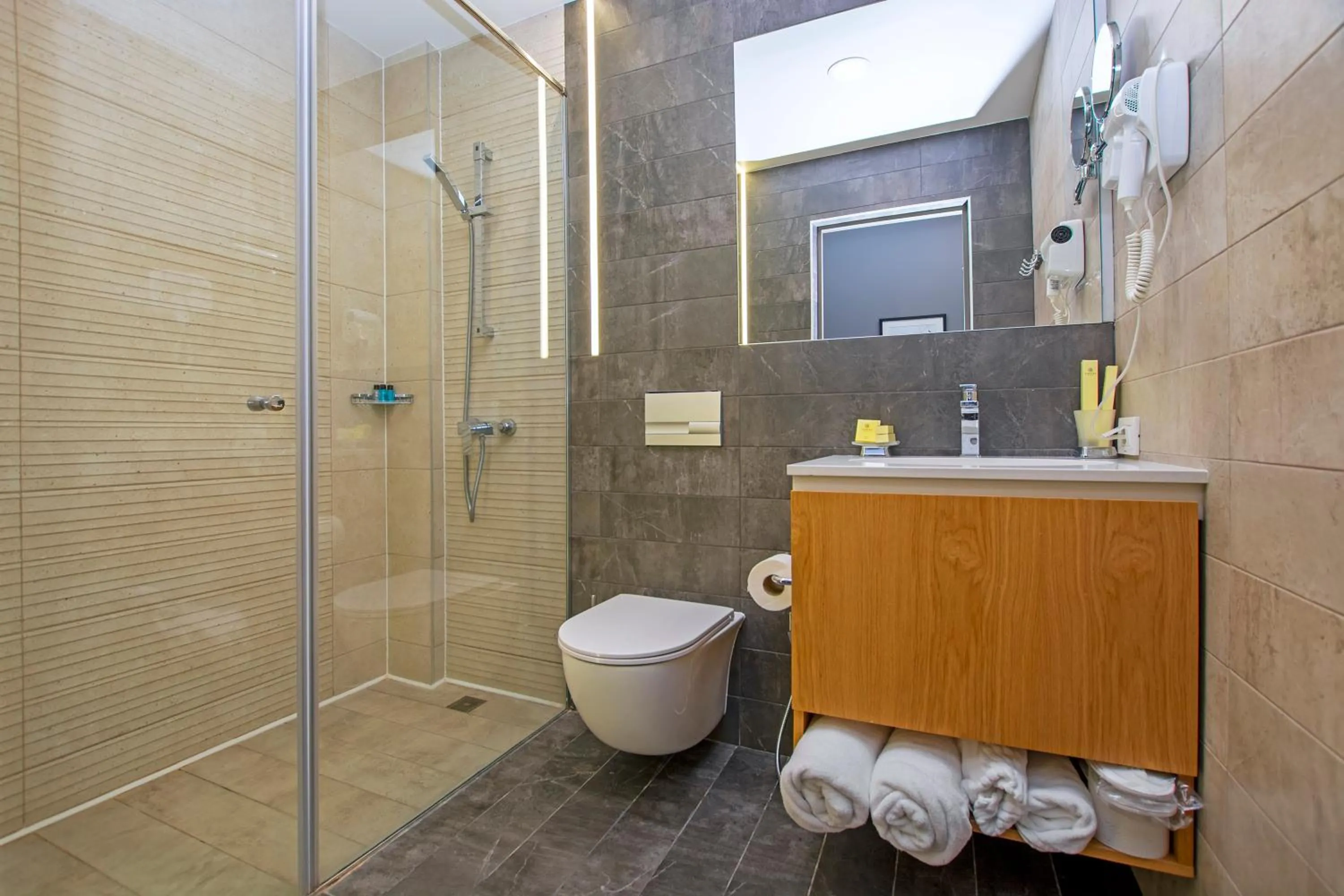 Shower in Cartez by Horizon Hotels, Yerevan