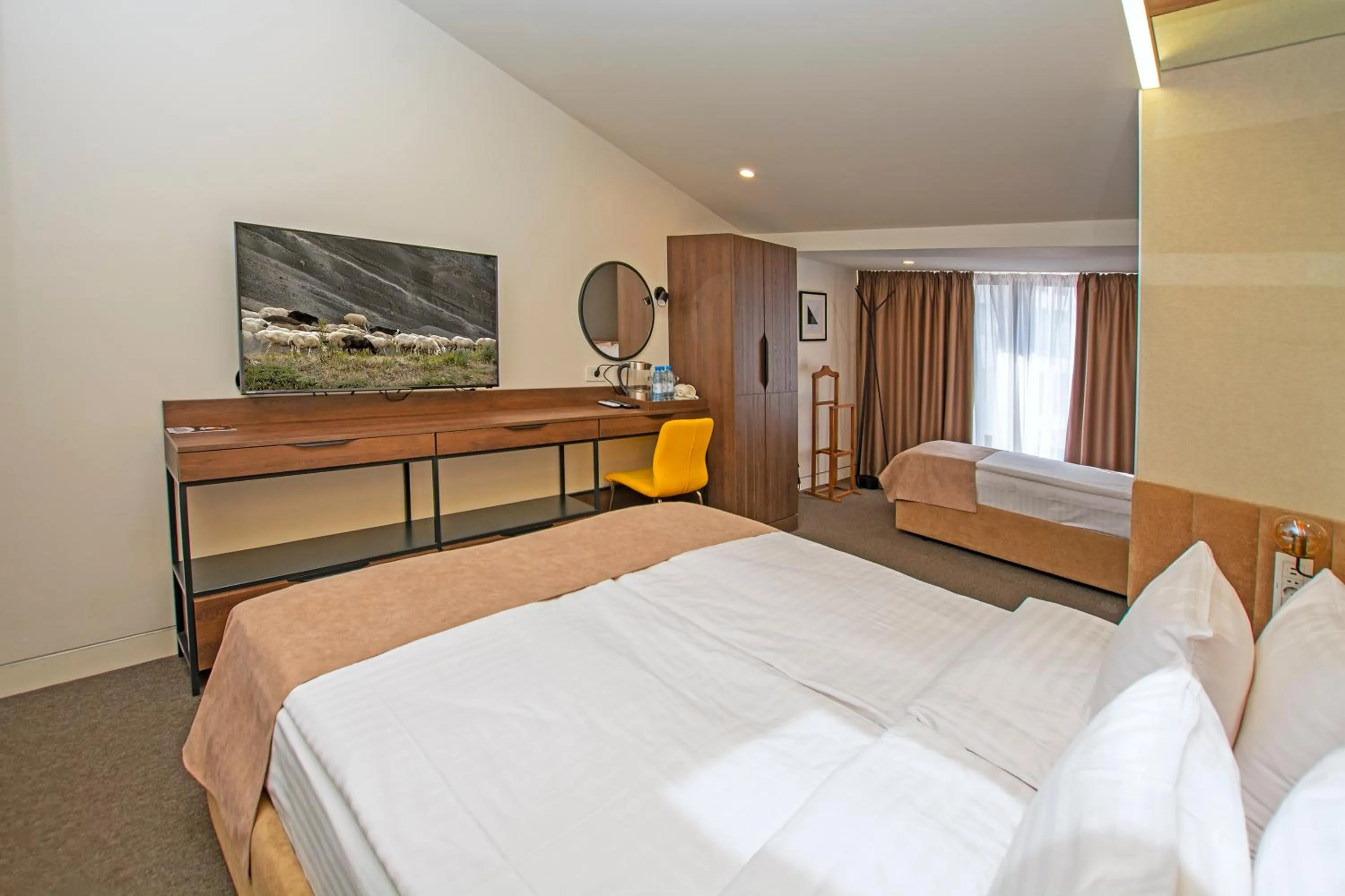 Communal lounge/ TV room, Bed in Cartez by Horizon Hotels, Yerevan