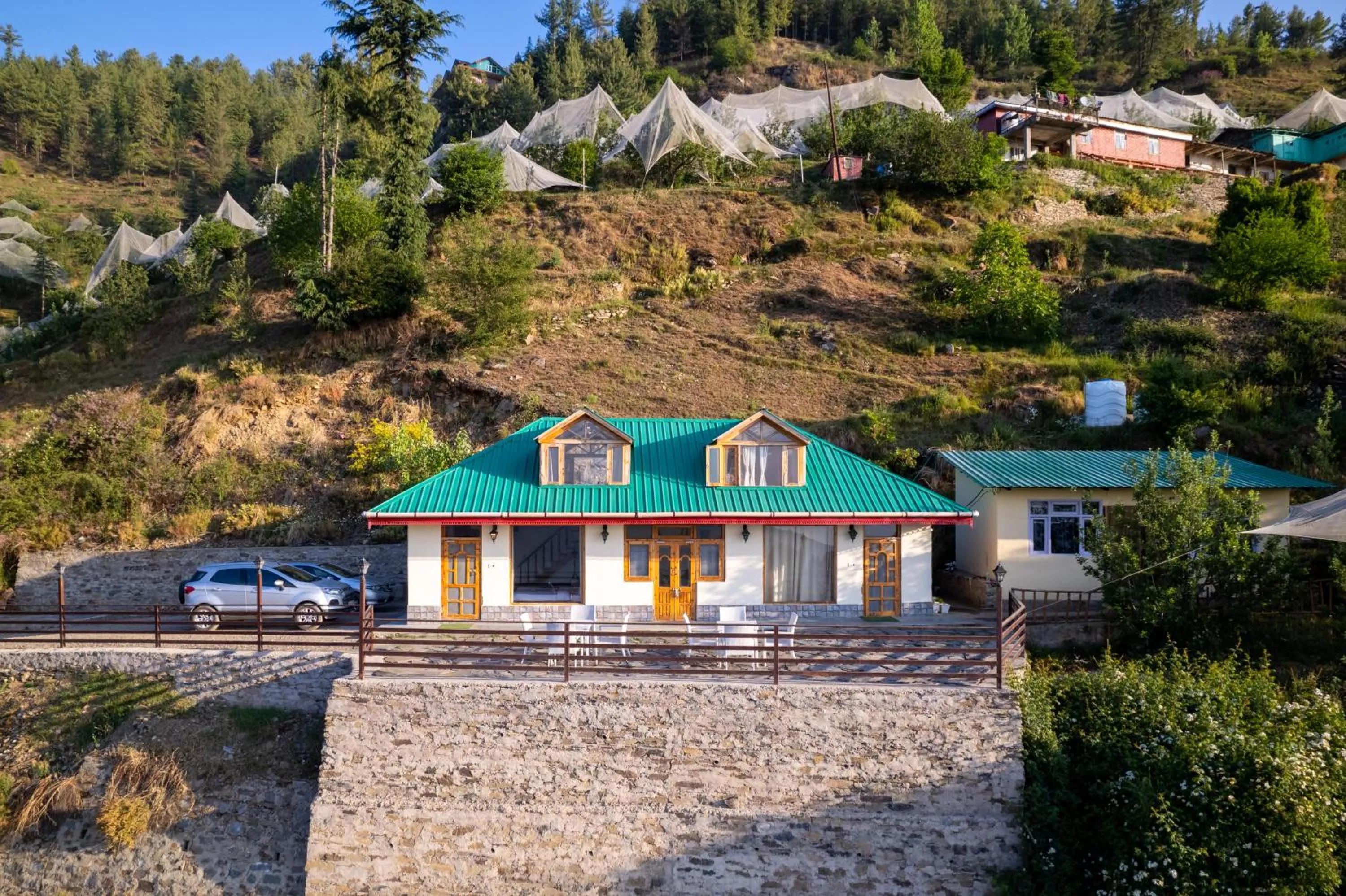 Parking in Jomotel Talai