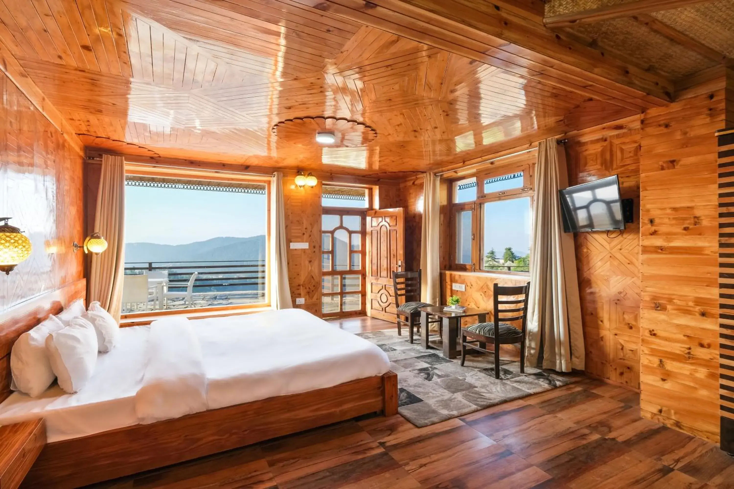 View (from property/room), Bed in Jomotel Talai View (from property/room), Bed in Jomotel Talai