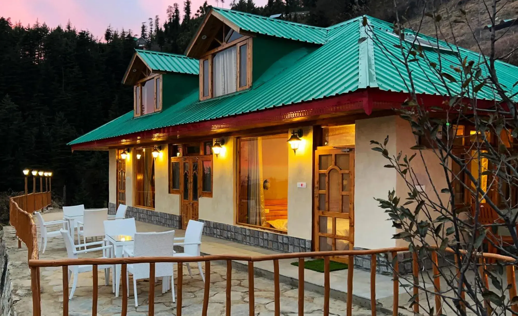 Property building in Jomotel Talai Property building in Jomotel Talai