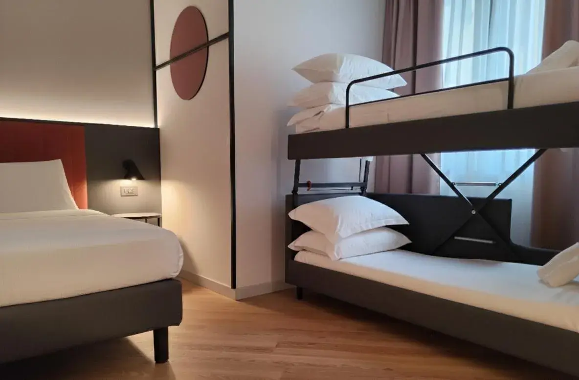 Comfort King Room with Sofa Bunk Bed - Non-Smoking in Best Western Hotel Fiera Verona Comfort King Room with Sofa Bunk Bed - Non-Smoking in Best Western Hotel Fiera Verona