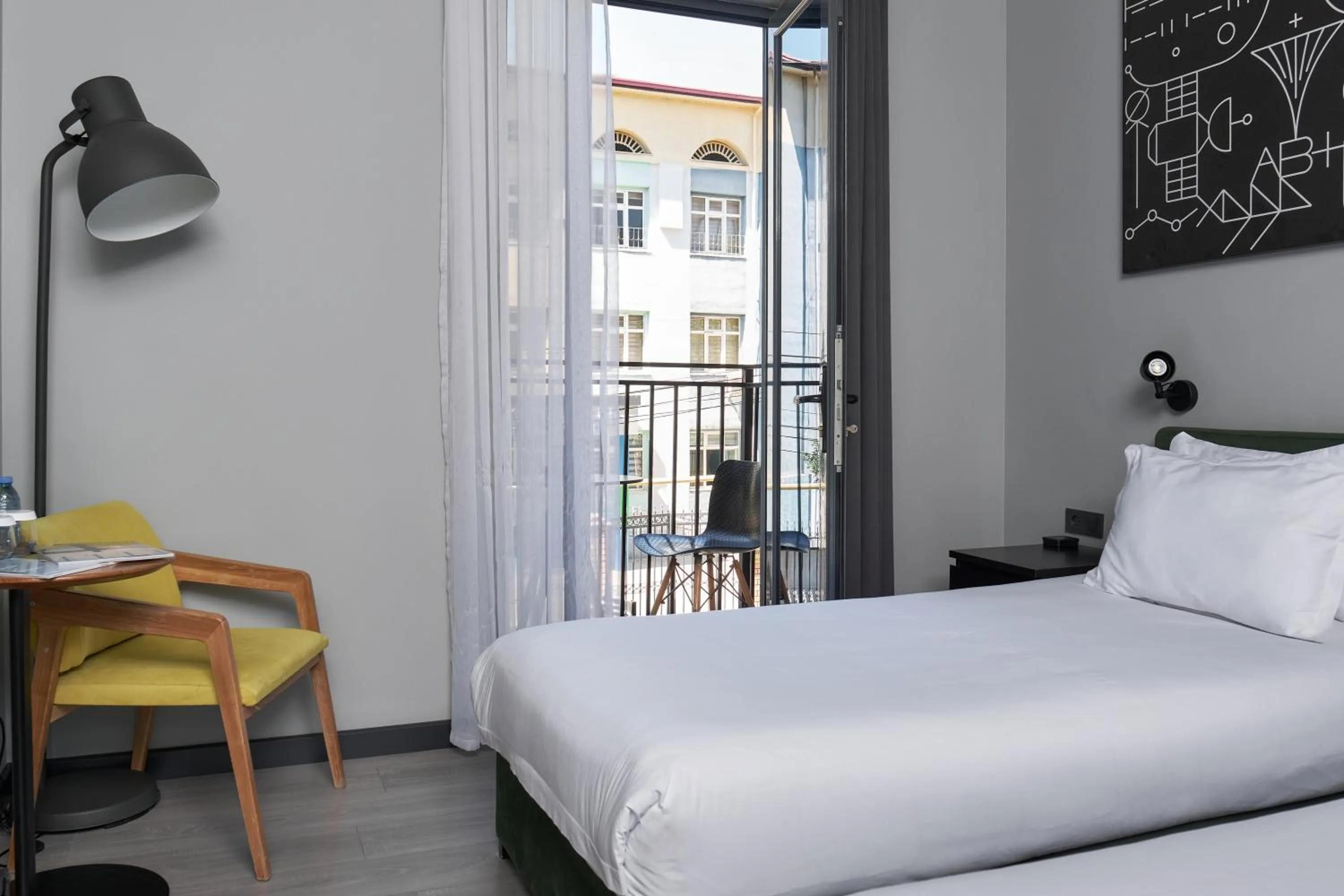 Photo of the whole room, Bed in Sapiens Hotel