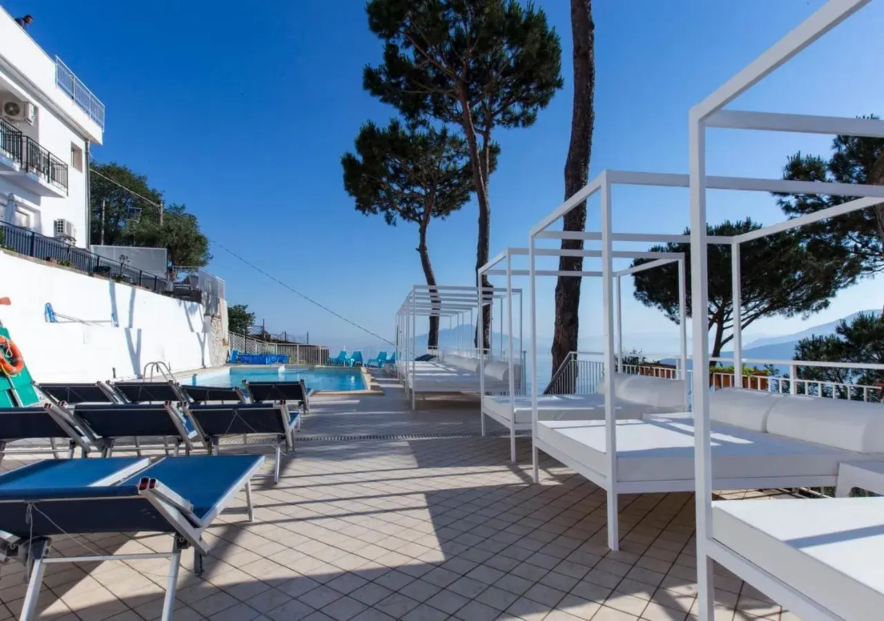 Two-Bedroom Apartment with Terrace and Sea View in Residence Le Terrazze Two-Bedroom Apartment with Terrace and Sea View in Residence Le Terrazze