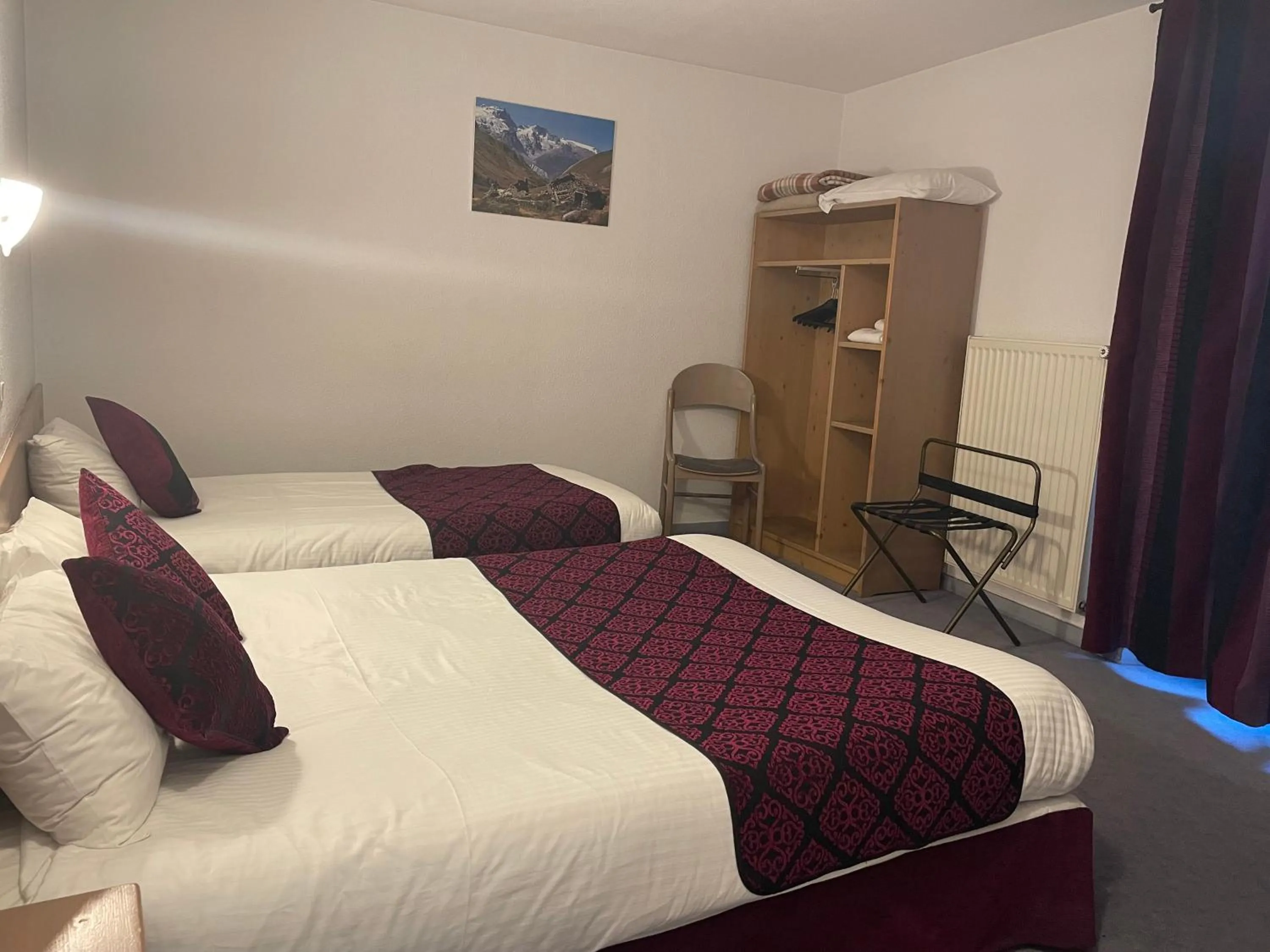 Bed in HOTEL DE LA GARE