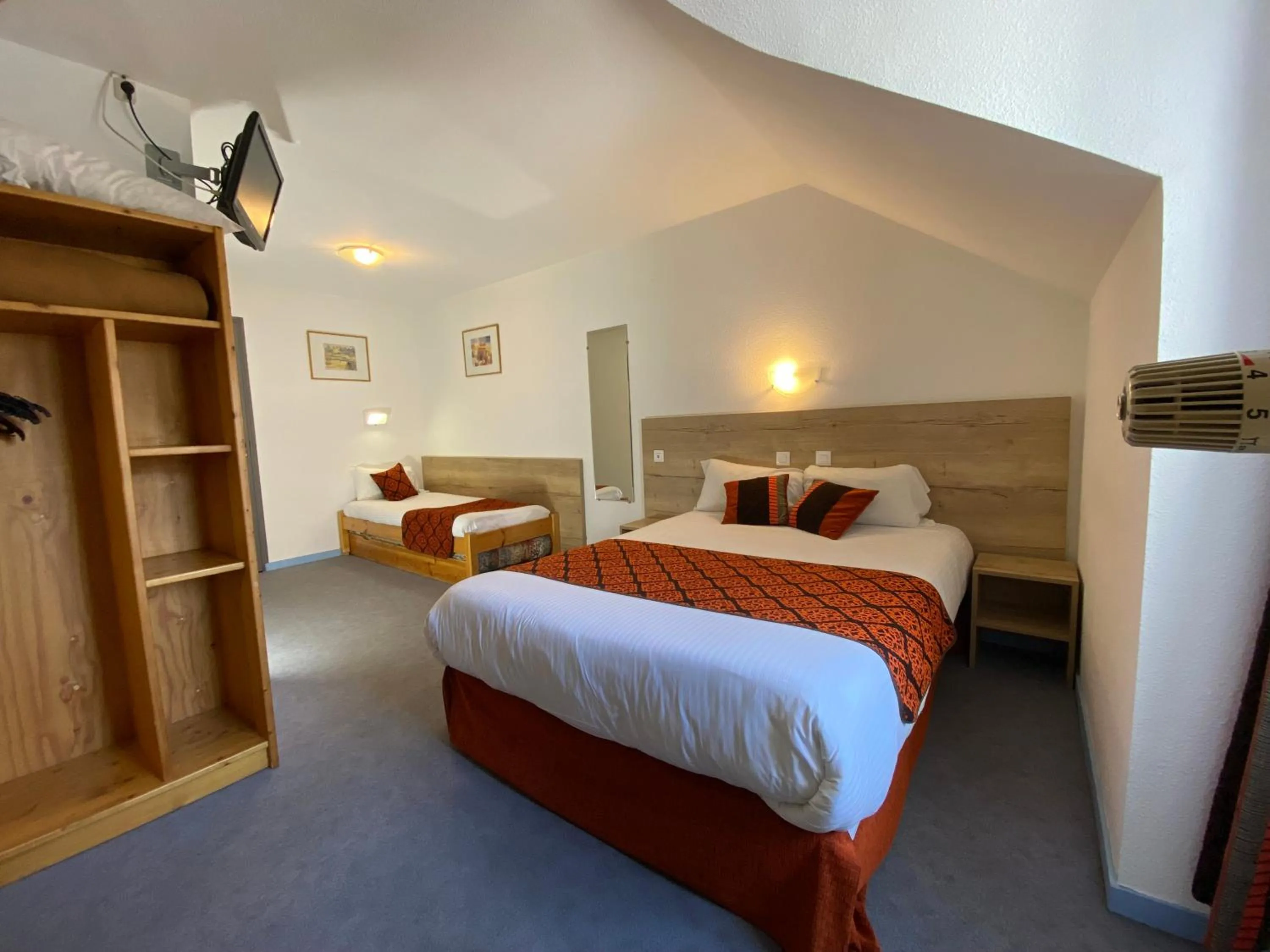 Bed in HOTEL DE LA GARE