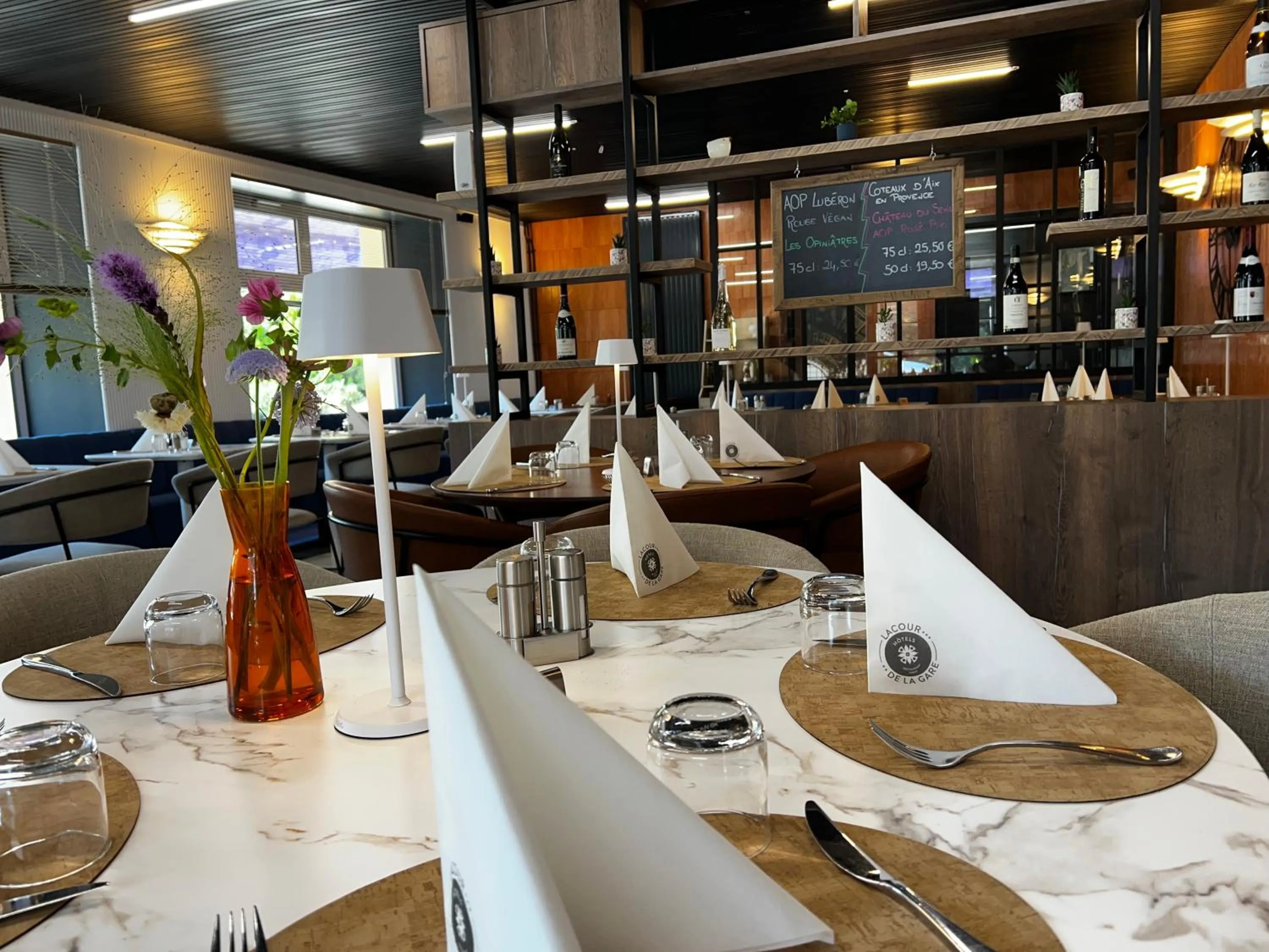 Restaurant/places to eat in HOTEL DE LA GARE