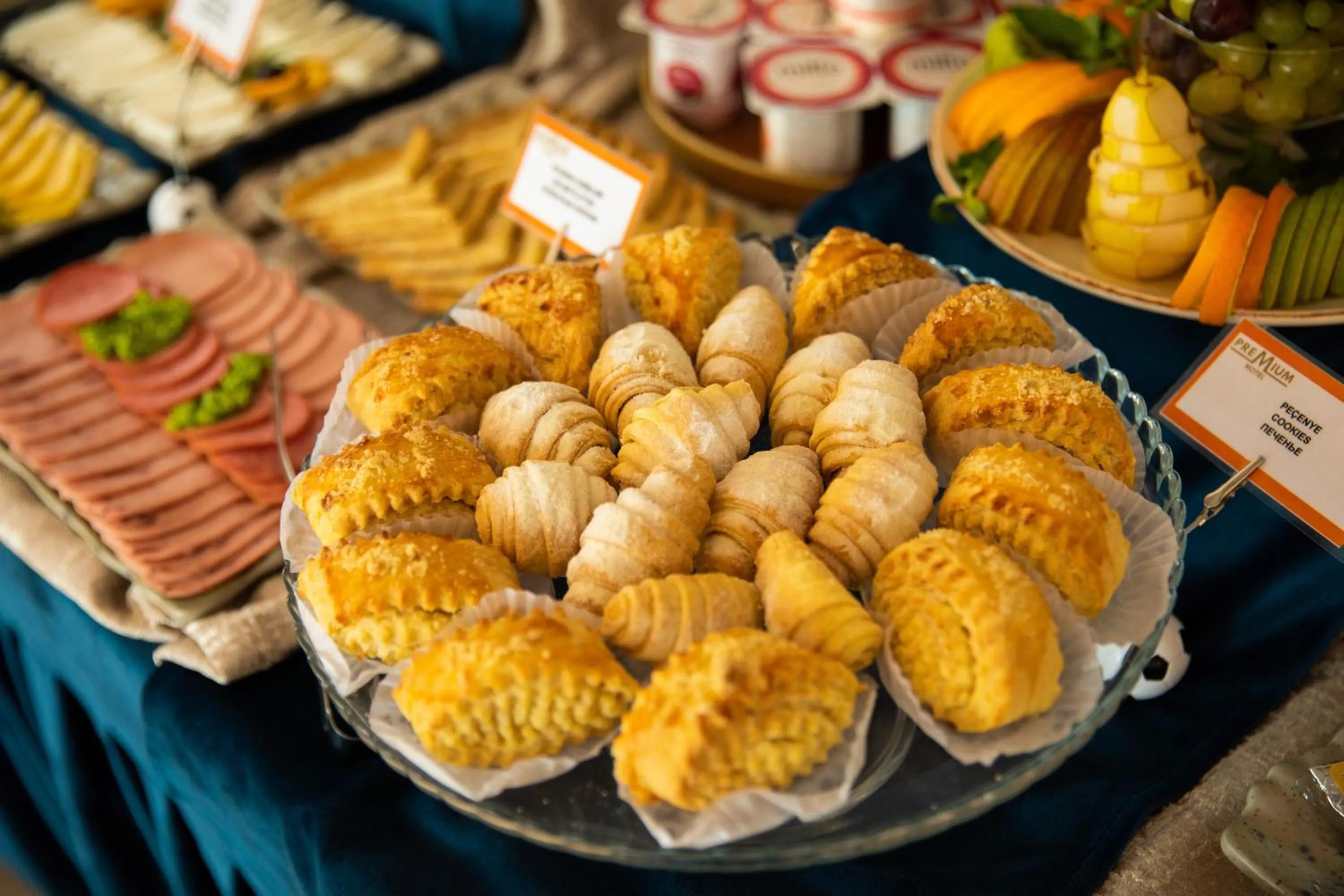 Restaurant/places to eat in Premium Hotel Ganja