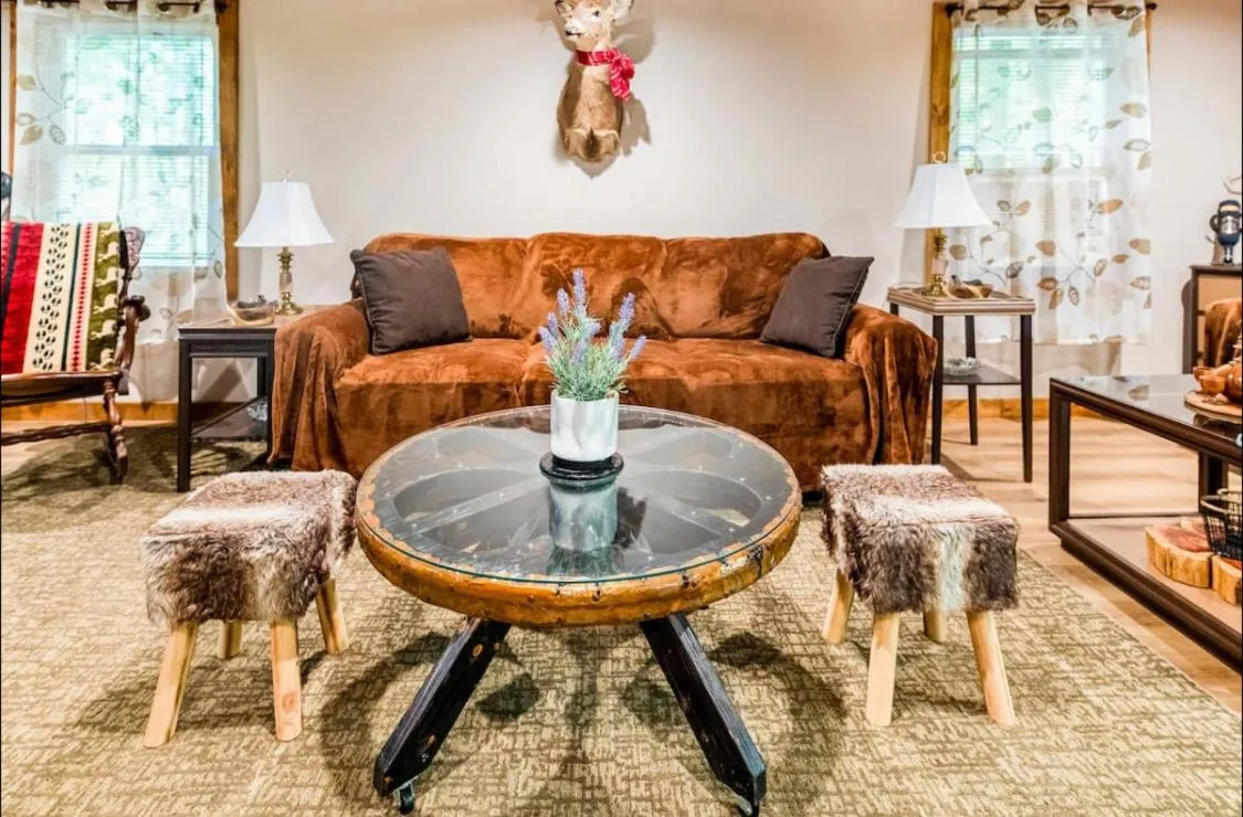 The Nook Lodge - cabin with hot tub at Shawnee and Camelback Mtn